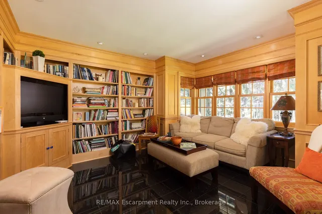 Additional property image - 2055 Lakeshore Rd