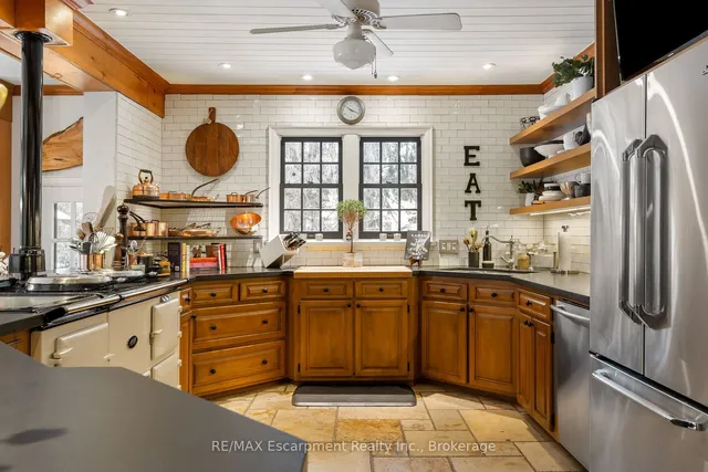 Additional property image - 2055 Lakeshore Rd