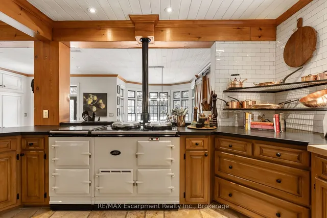 Additional property image - 2055 Lakeshore Rd