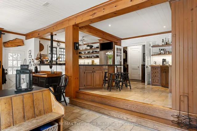 Additional property image - 2055 Lakeshore Rd