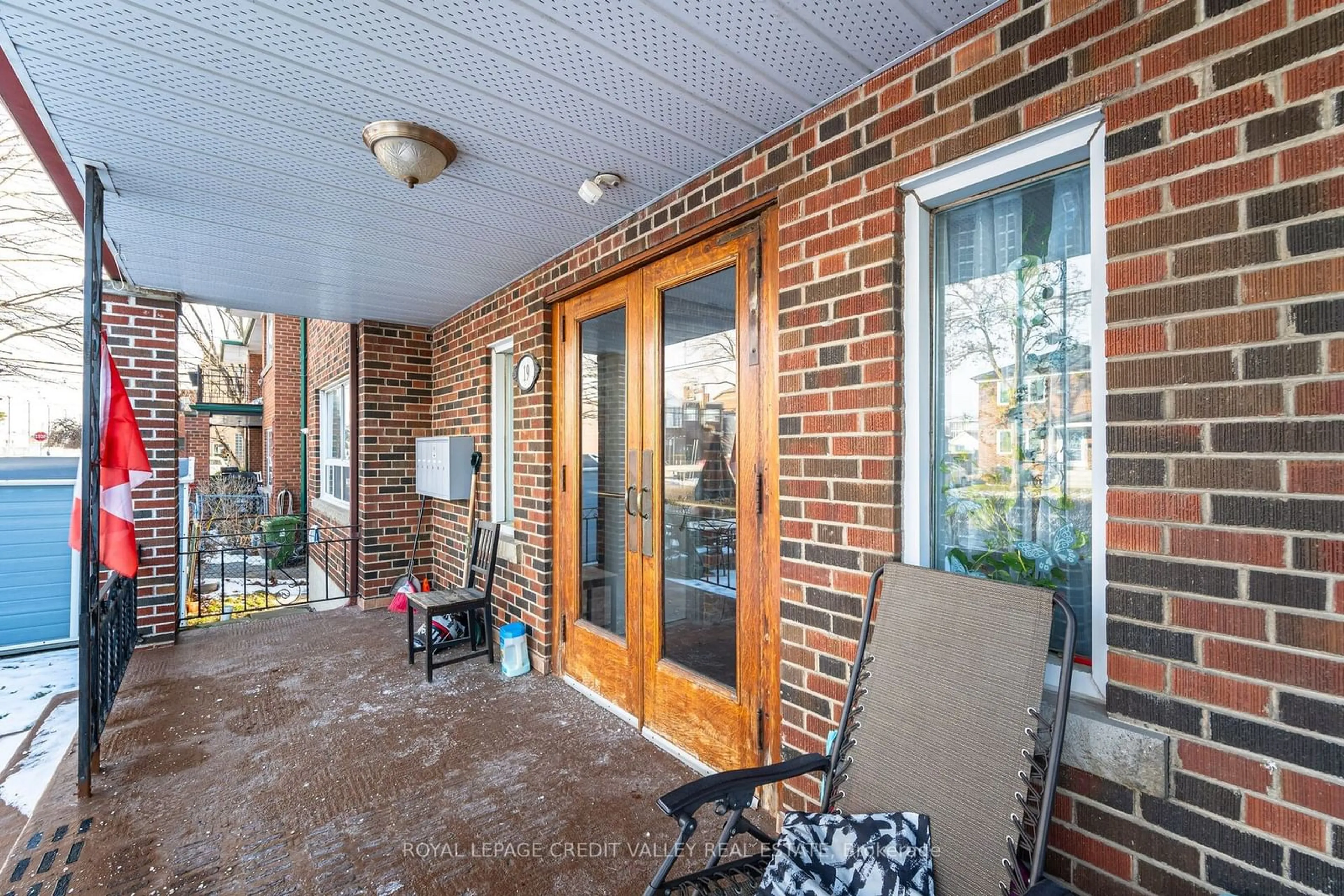 Patio, street for 19 Roseland Dr, Toronto Ontario M8W 1Y3