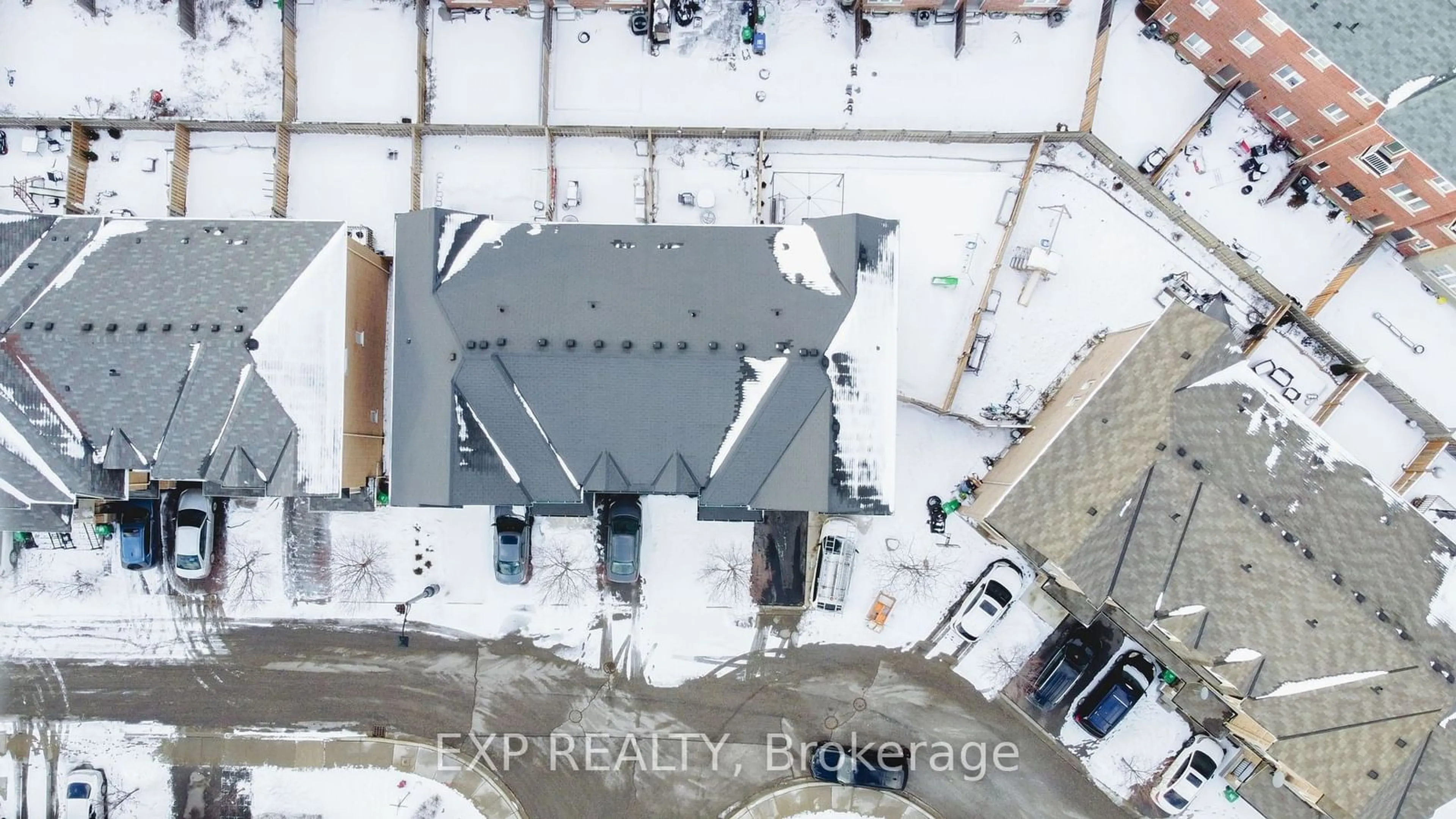 A pic from outside/outdoor area/front of a property/back of a property/a pic from drone, building for 34 Magdalene Cres, Brampton Ontario L6Z 0G8