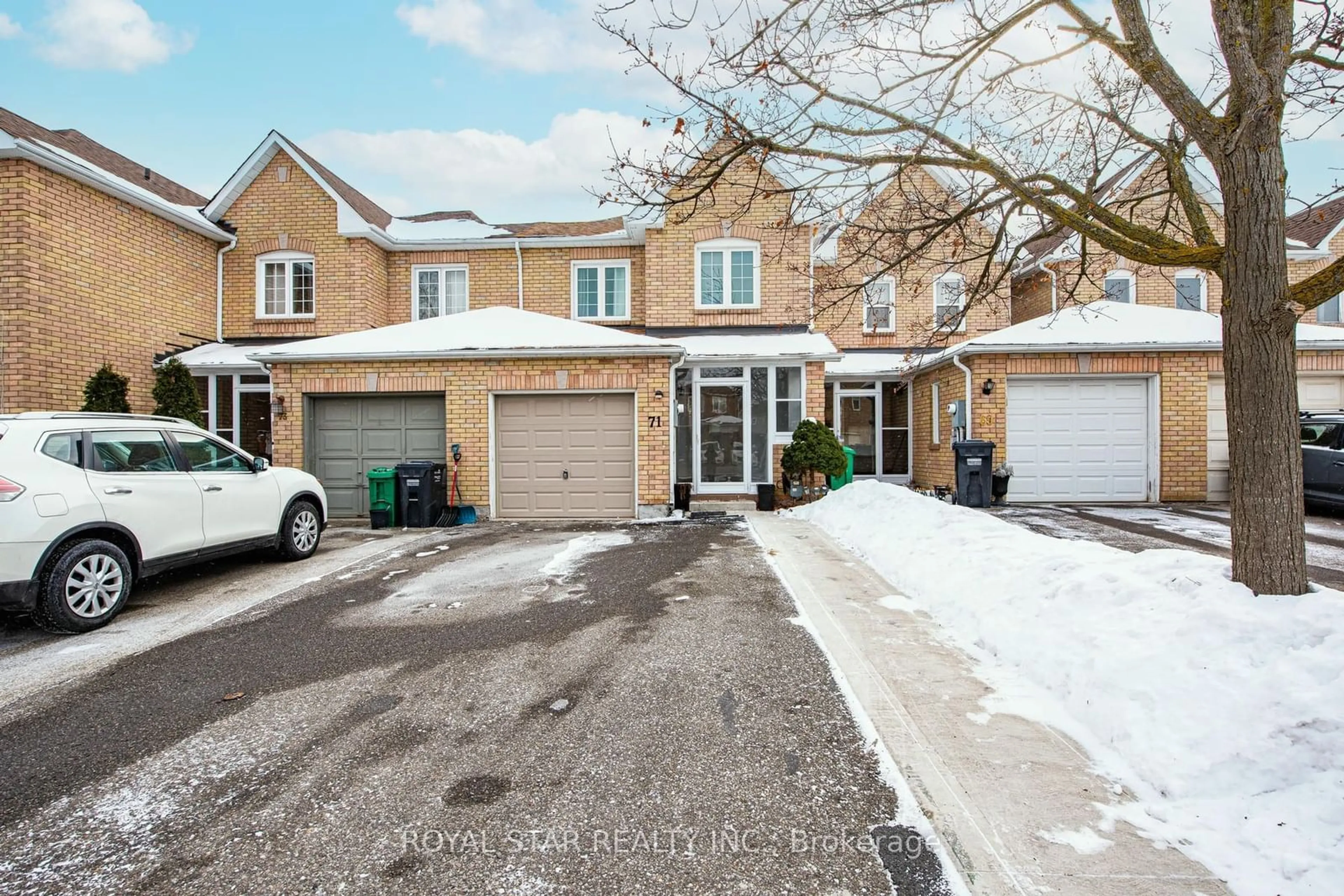 A pic from outside/outdoor area/front of a property/back of a property/a pic from drone, street for 71 Muirland Cres, Brampton Ontario L6X 4P3