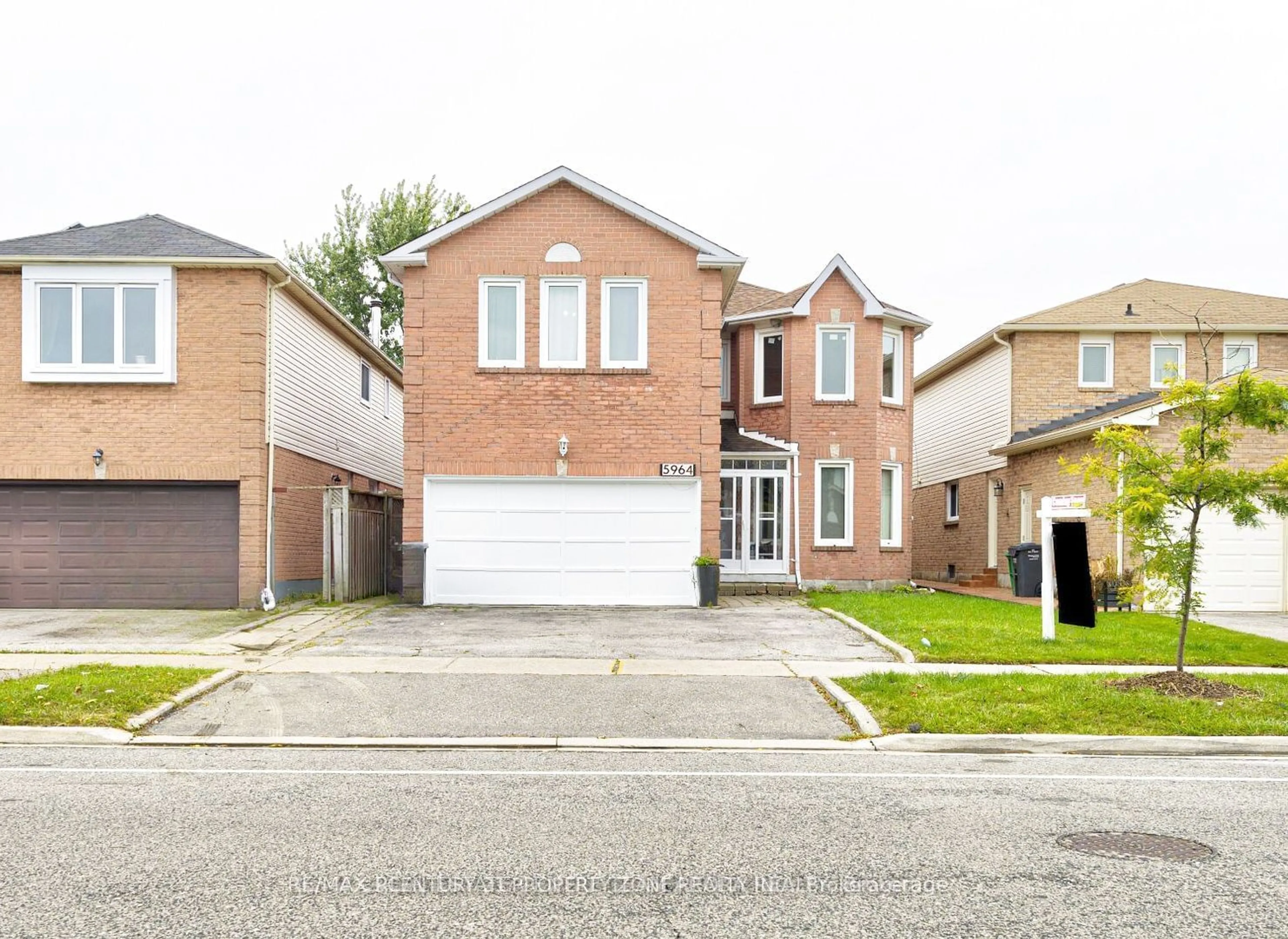 Home with brick exterior material, street for 5964 Grossbeak Dr, Mississauga Ontario L5N 6B3