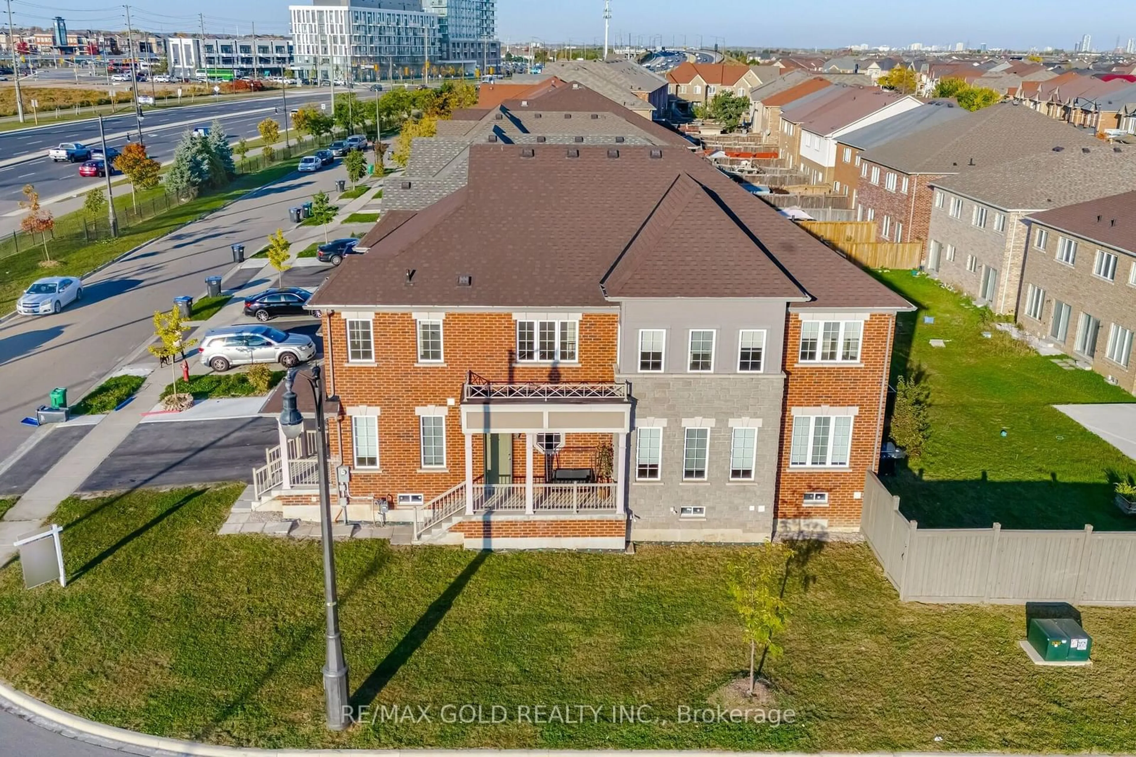 A pic from outside/outdoor area/front of a property/back of a property/a pic from drone, city buildings view from balcony for 63 Frenchpark Circ, Brampton Ontario L6X 0Y6