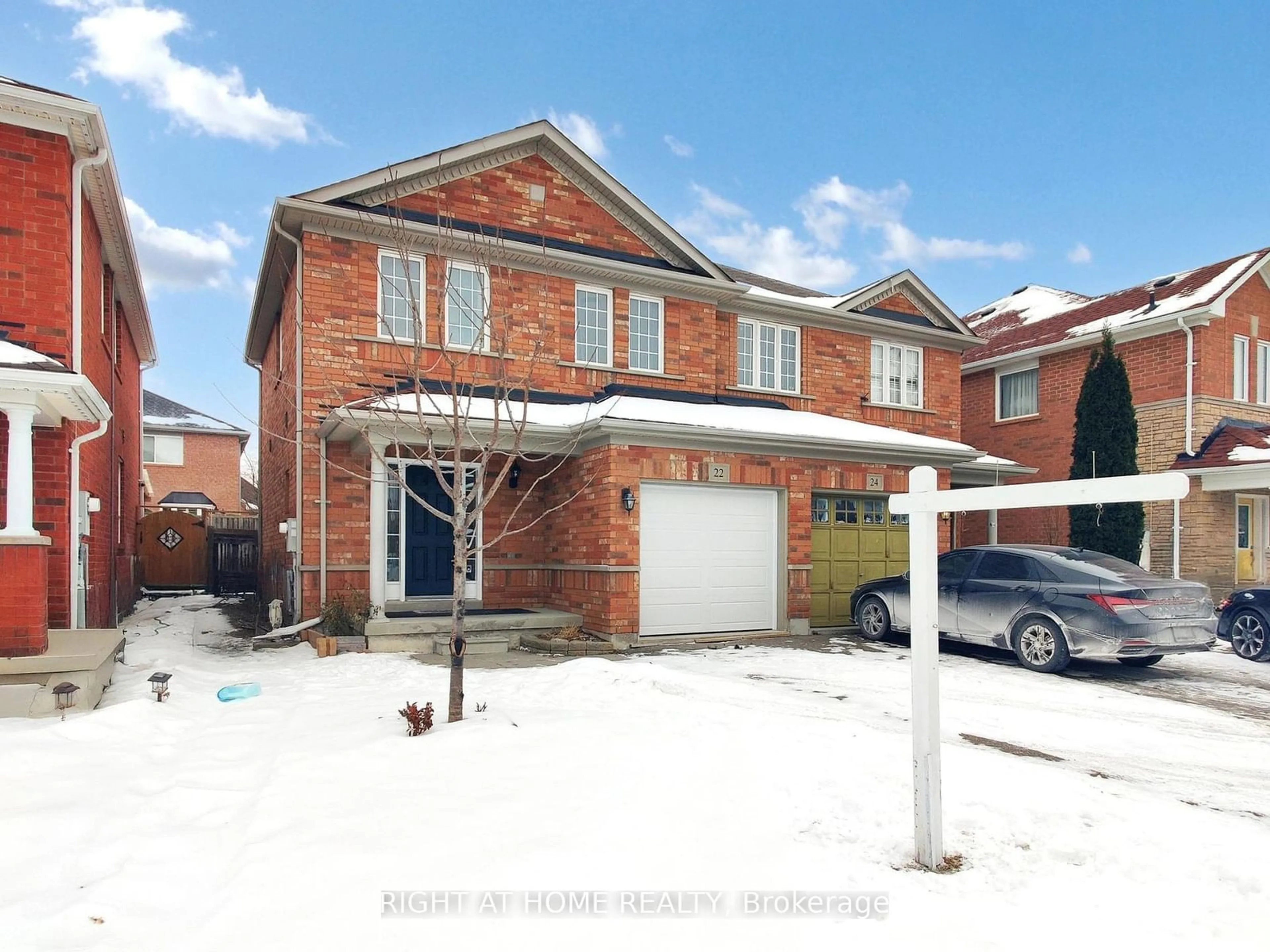 Home with brick exterior material, street for 22 Hollingsworth Circ, Brampton Ontario L7A 0J7