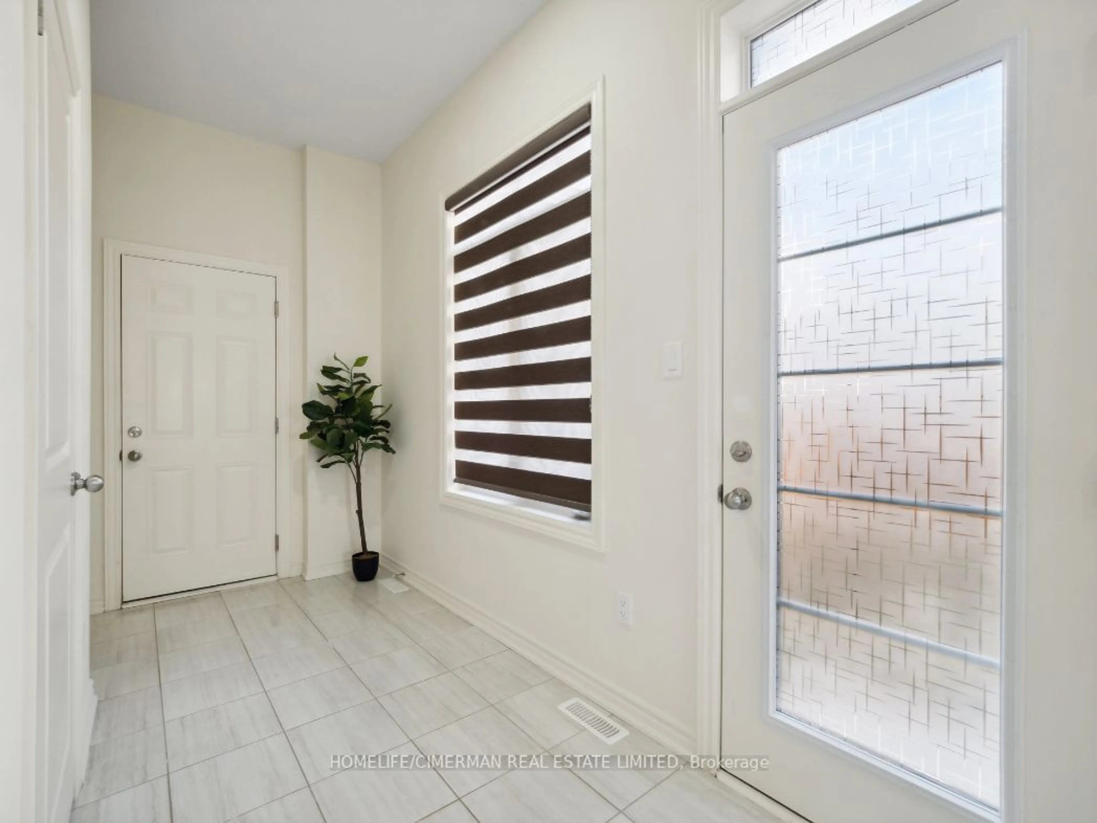 Indoor entryway for 50 Block Rd, Brampton Ontario L7A 5B3