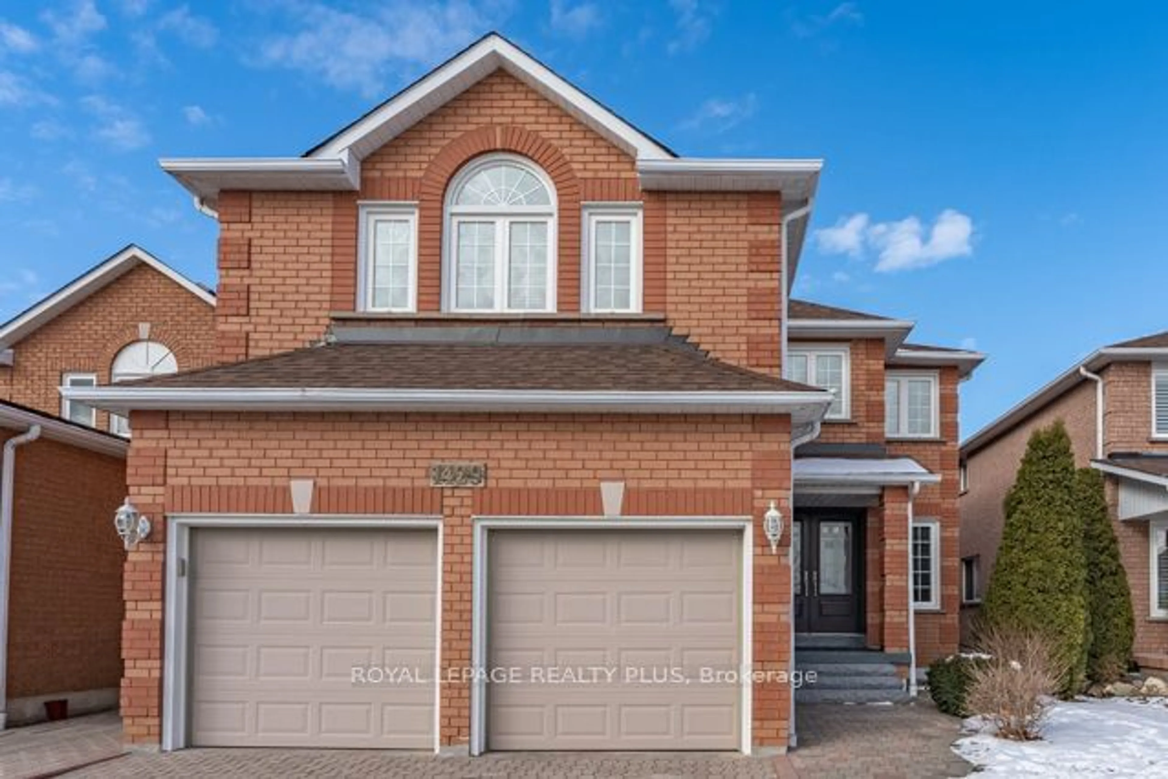 Home with brick exterior material, street for 1429 Willowvale Gdns, Mississauga Ontario L5V 1T5