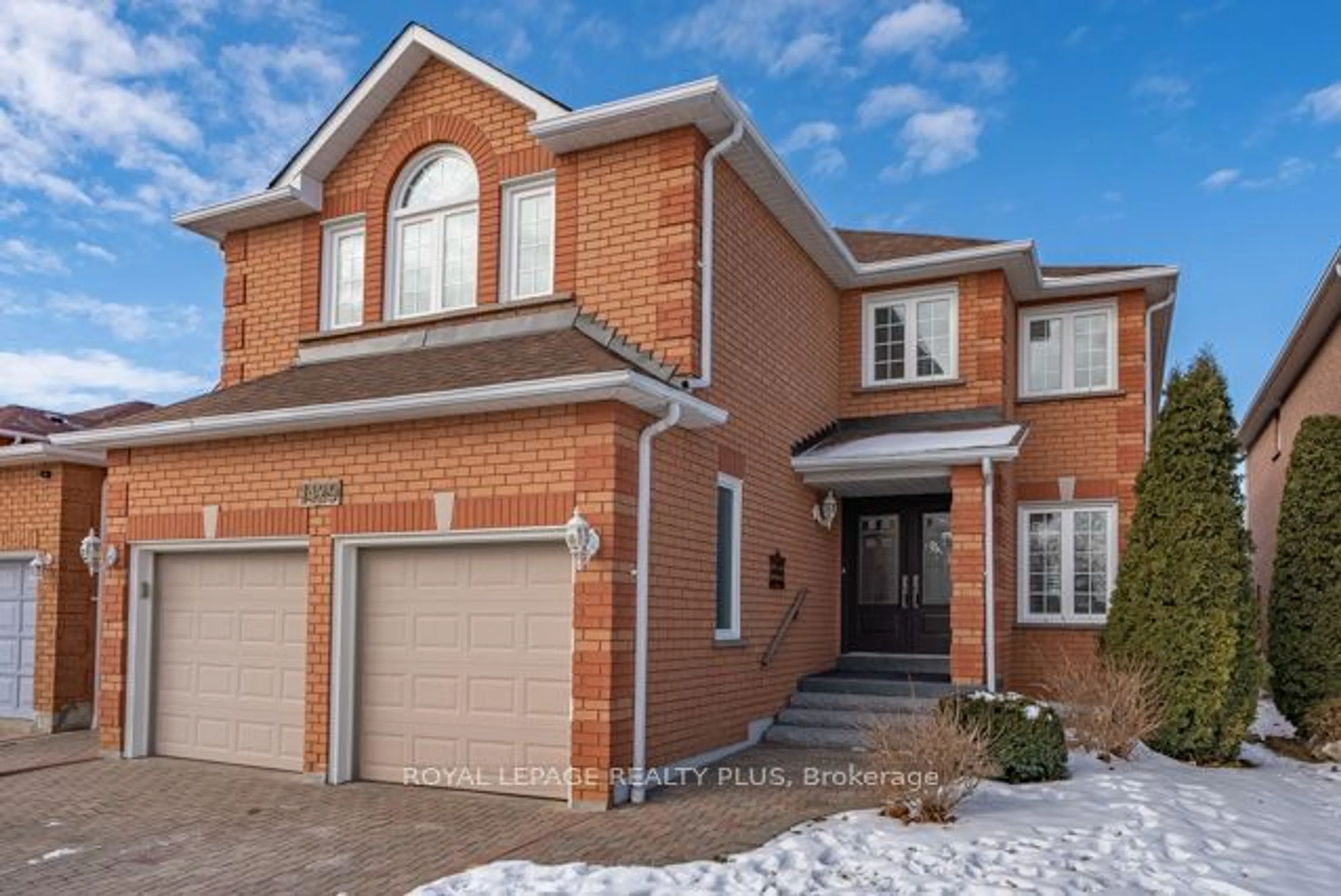 Home with brick exterior material, street for 1429 Willowvale Gdns, Mississauga Ontario L5V 1T5