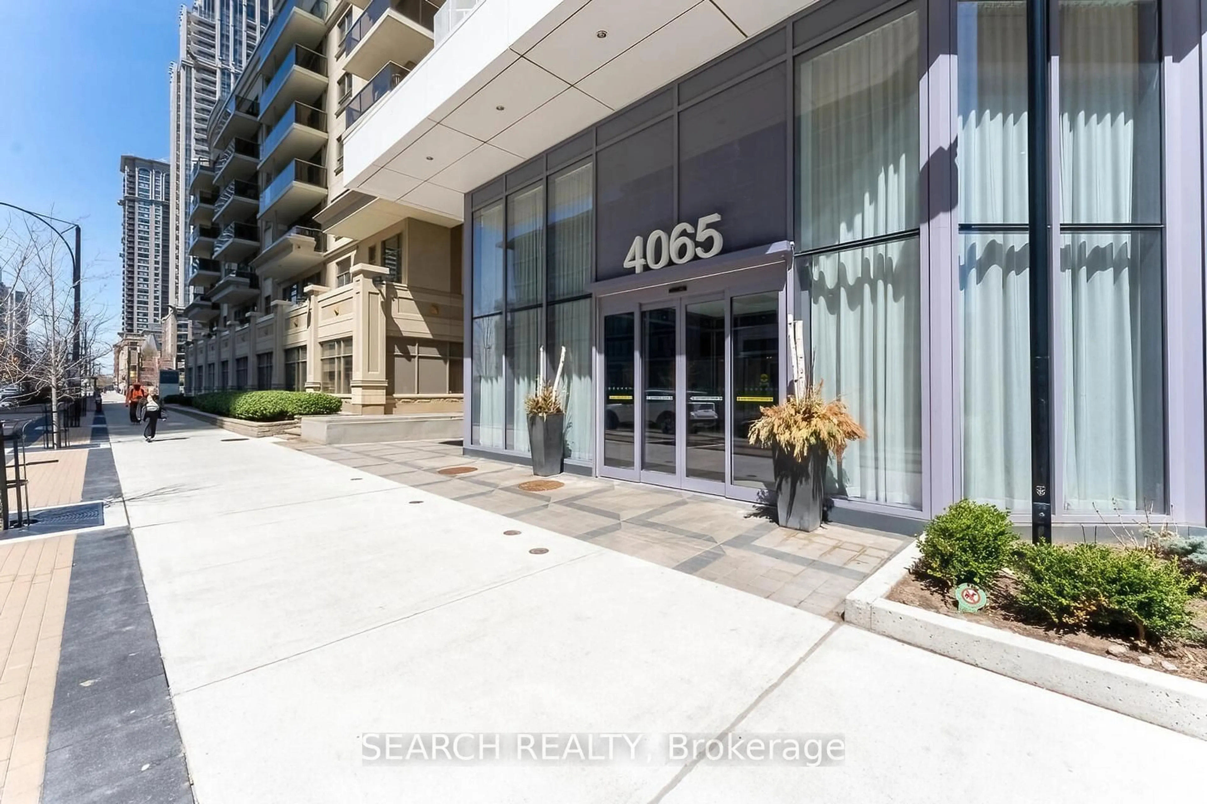 Indoor foyer for 4065 Confederation Pkwy #4212, Mississauga Ontario L5B 0L4