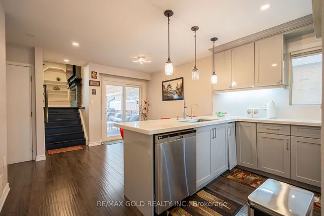 Additional property image - 4 Simmons Blvd