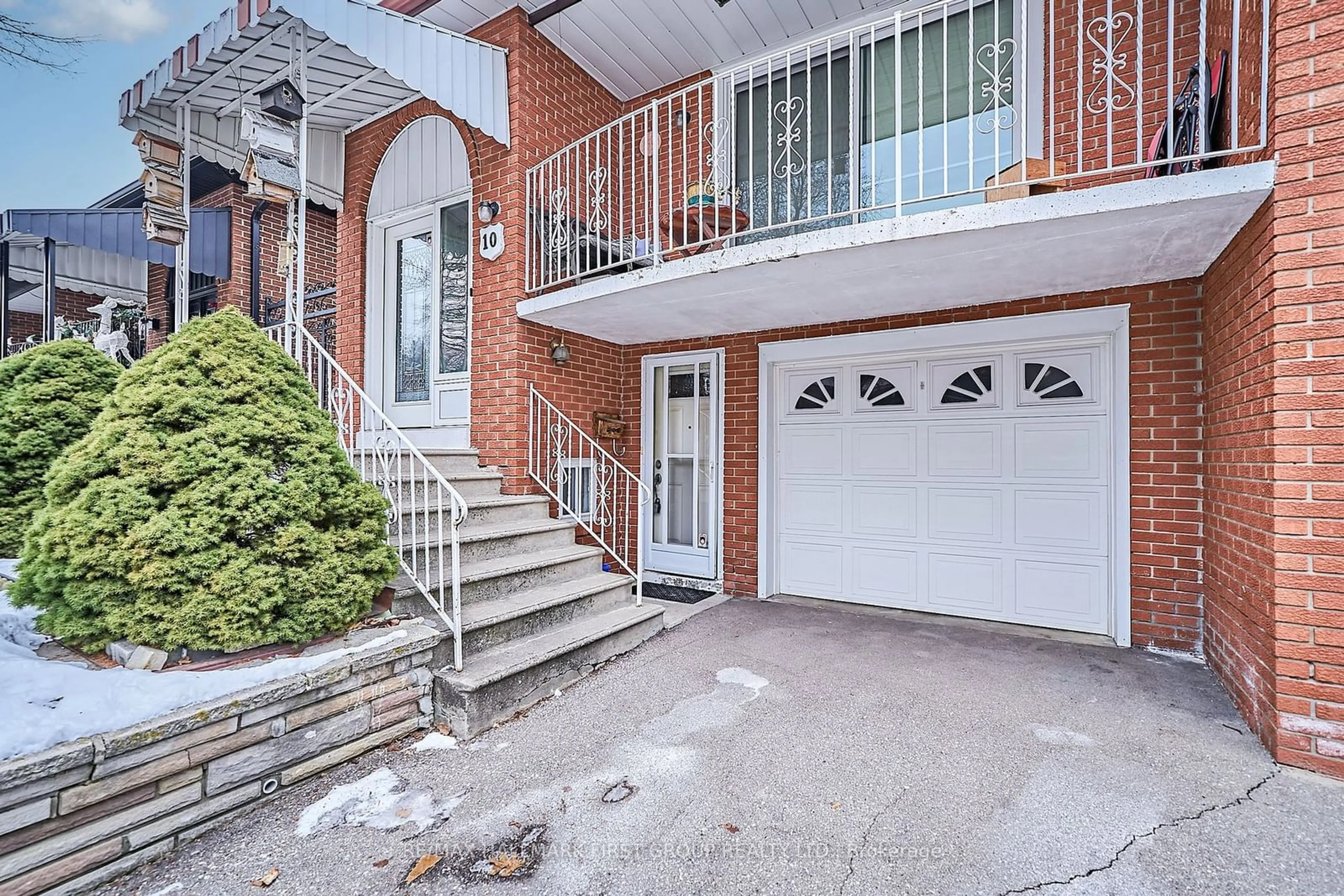 Unknown for 10 Romanway Cres, Toronto Ontario M9N 3S3