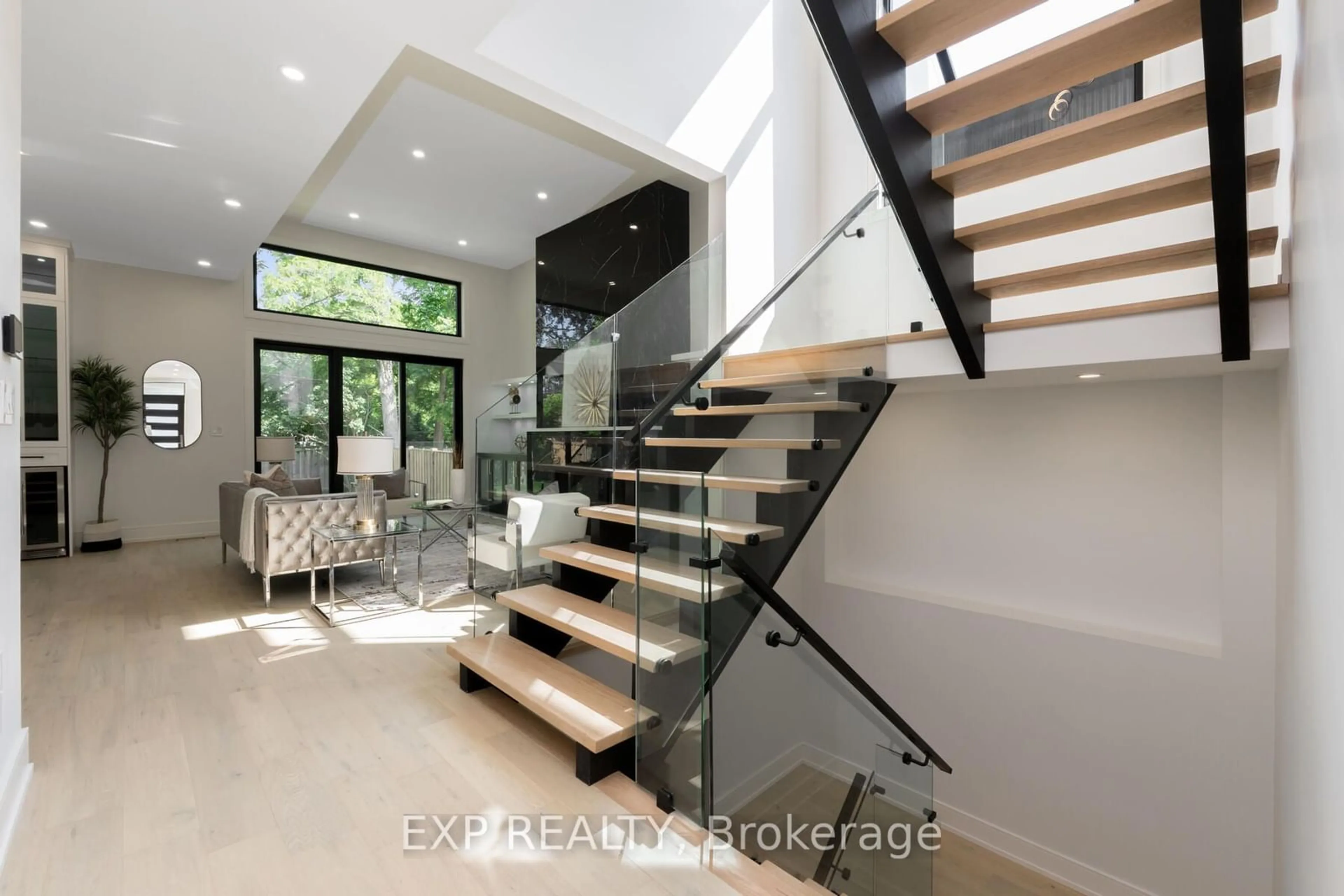 Stairs for 144 Stewart St, Oakville Ontario L6K 1X9