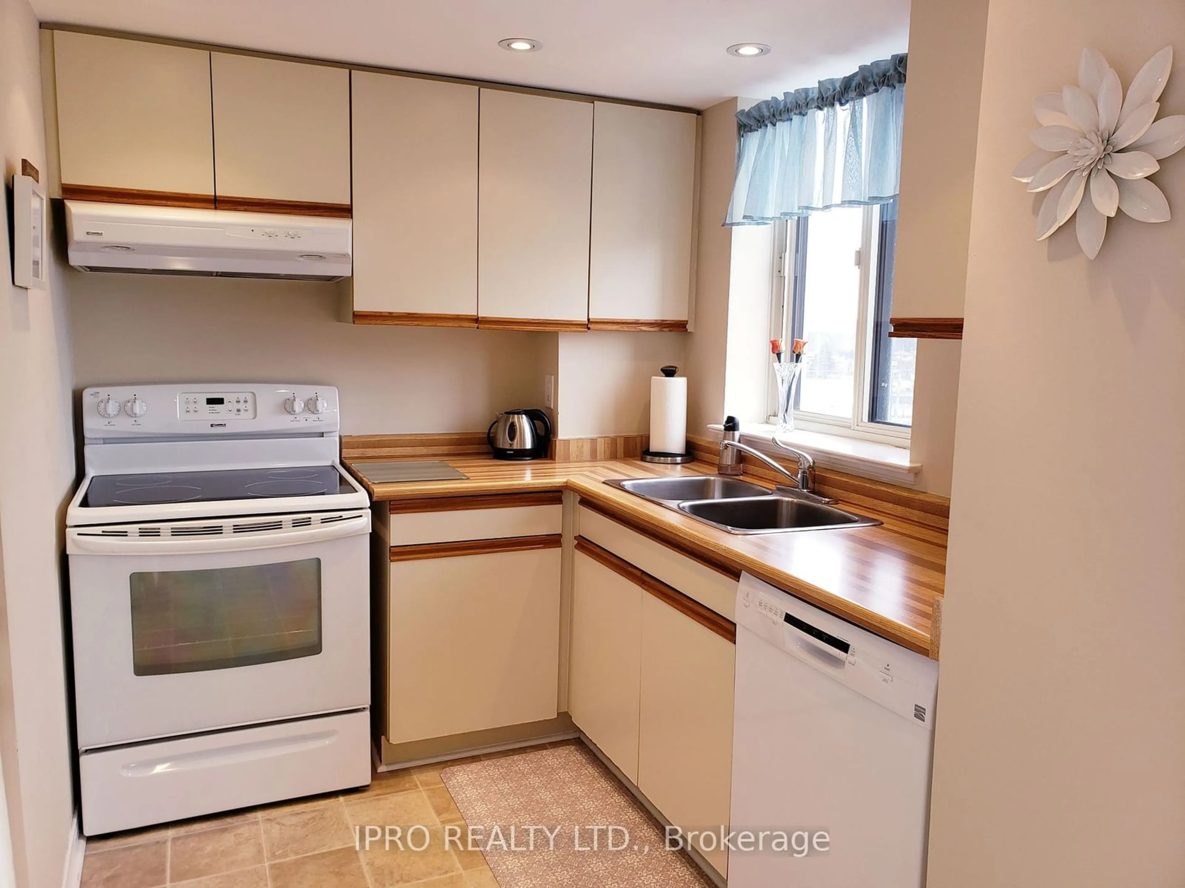 Standard kitchen, unknown for 1360 Rathburn Rd #808, Mississauga Ontario L4W 4H4