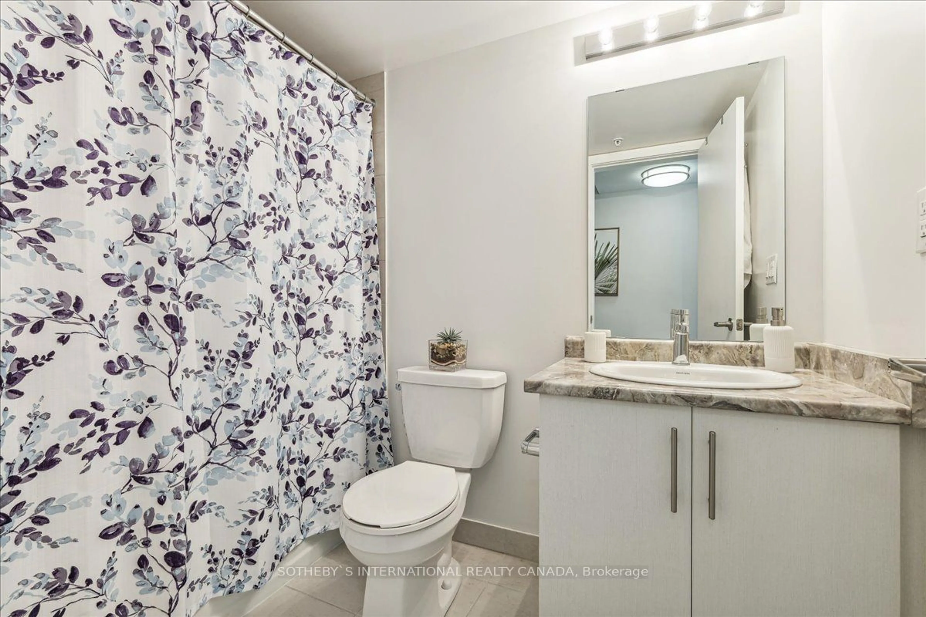 Standard bathroom, unknown for 3483 Widdicombe Way #13, Mississauga Ontario L5L 0B8