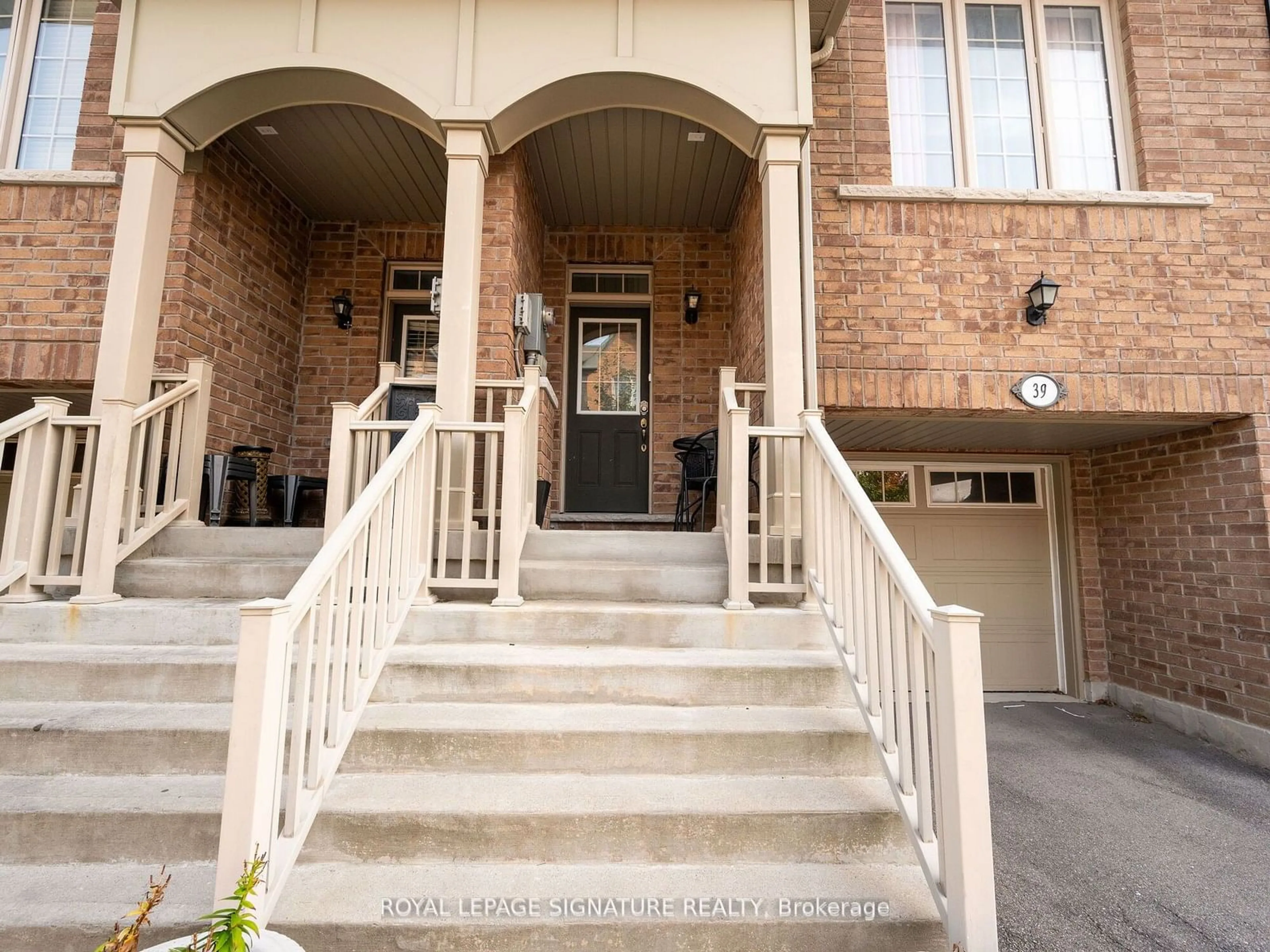 Indoor foyer for 39 Sea Drifter Cres, Brampton Ontario L6P 4B2