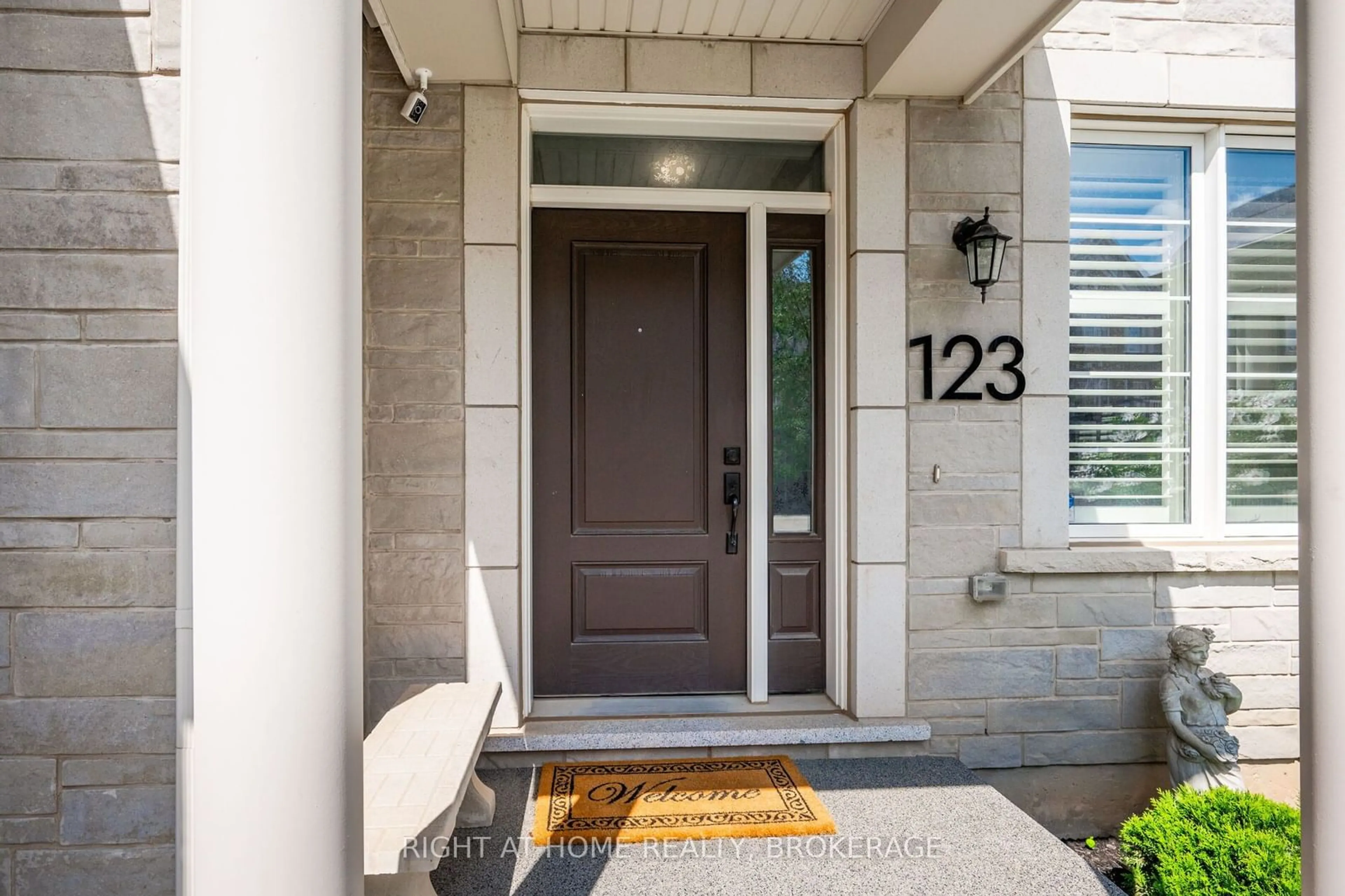 Indoor entryway for 123 Stork St, Oakville Ontario L6H 0X8