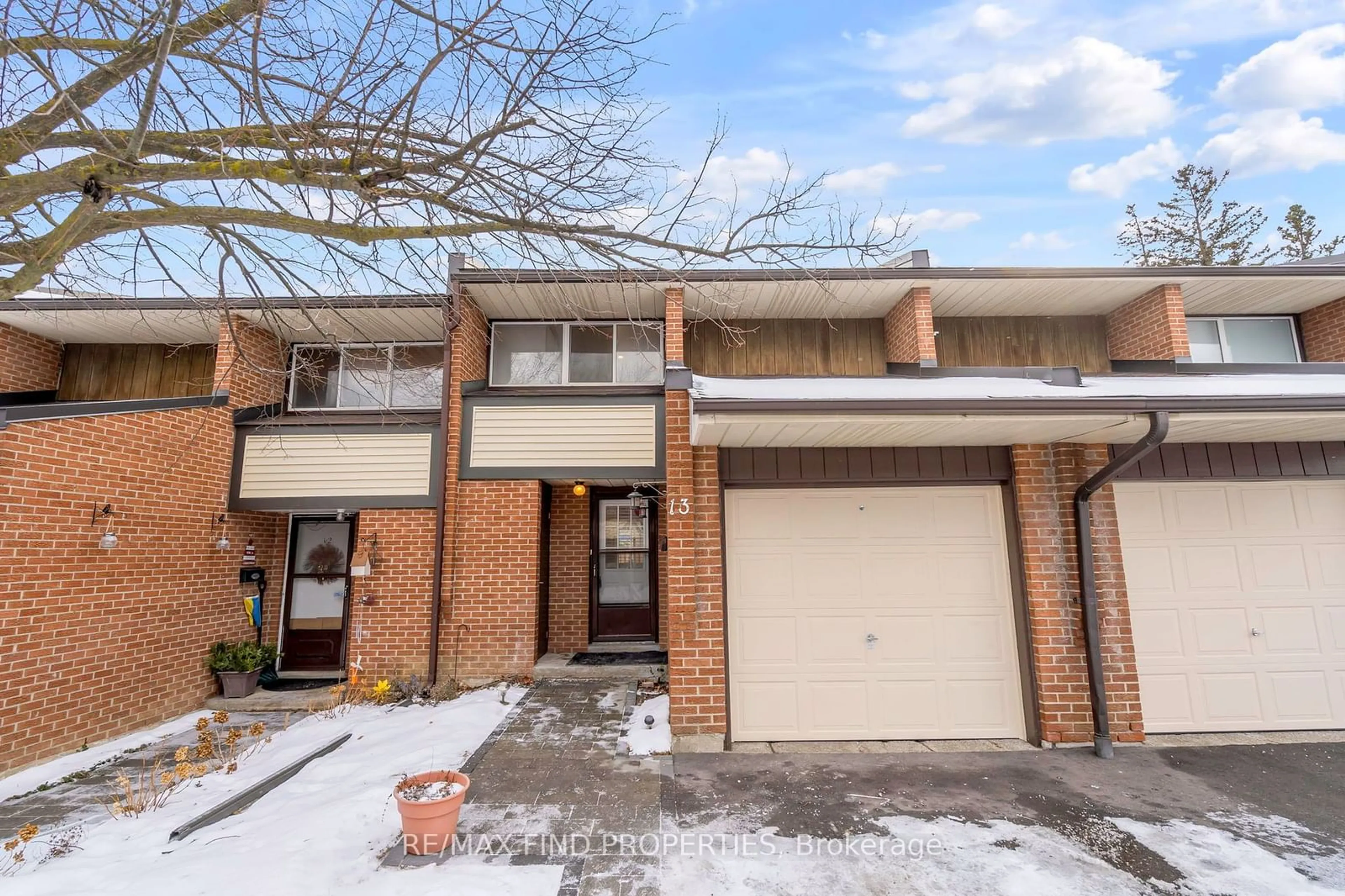 Home with brick exterior material, street for 2301 Derry Rd #13, Mississauga Ontario L5N 2R4