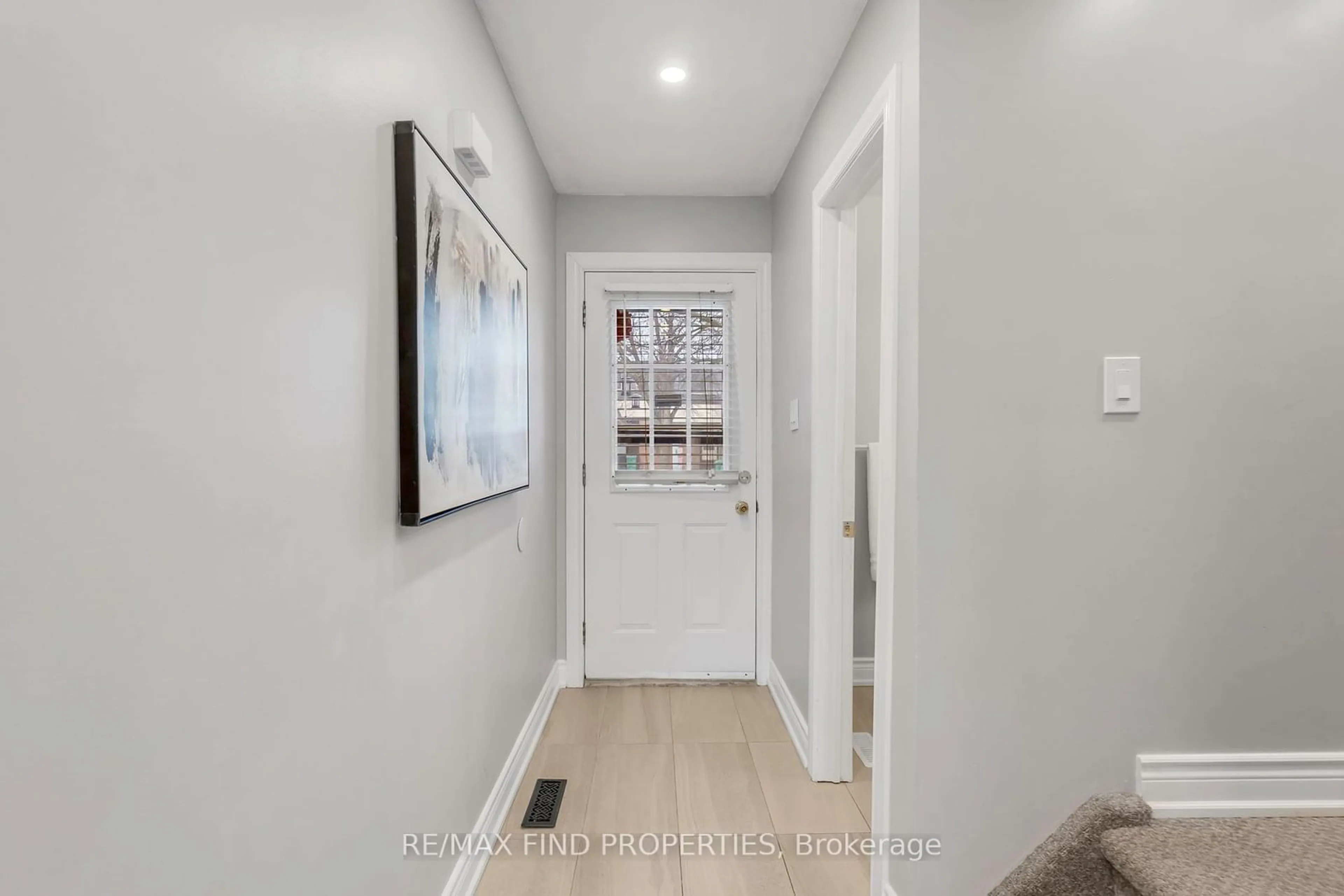 Indoor entryway for 2301 Derry Rd #13, Mississauga Ontario L5N 2R4