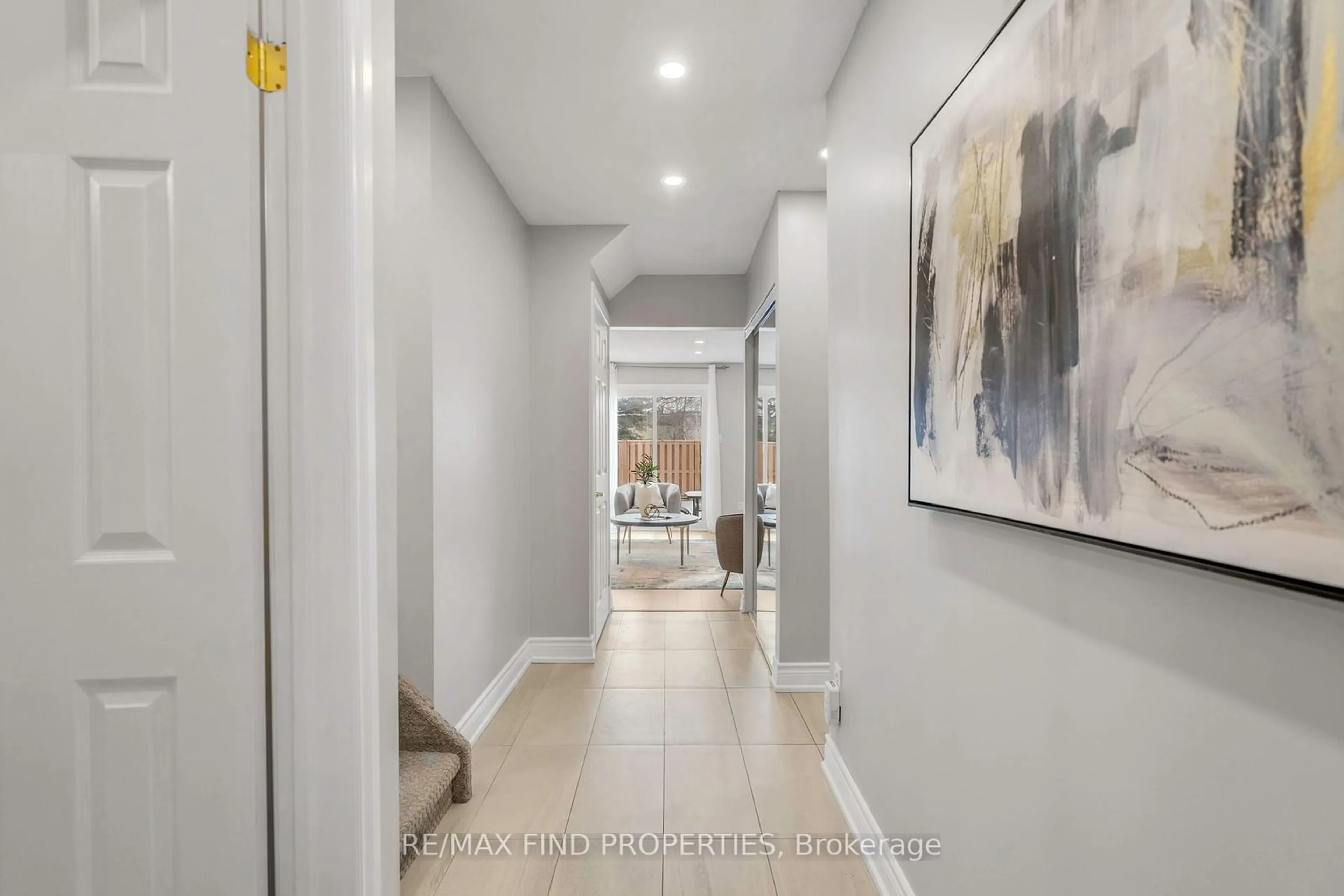 Indoor foyer for 2301 Derry Rd #13, Mississauga Ontario L5N 2R4