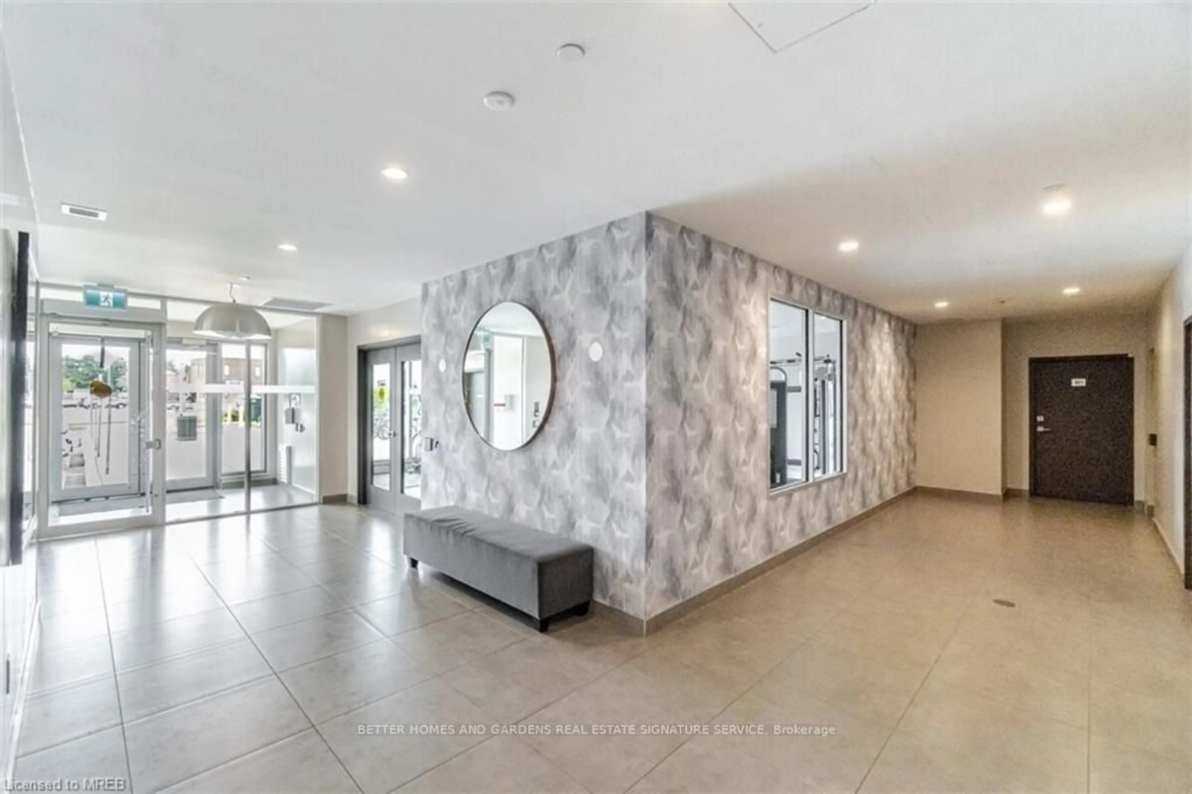 Indoor foyer for 716 Main St #911, Milton Ontario L9T 3P6