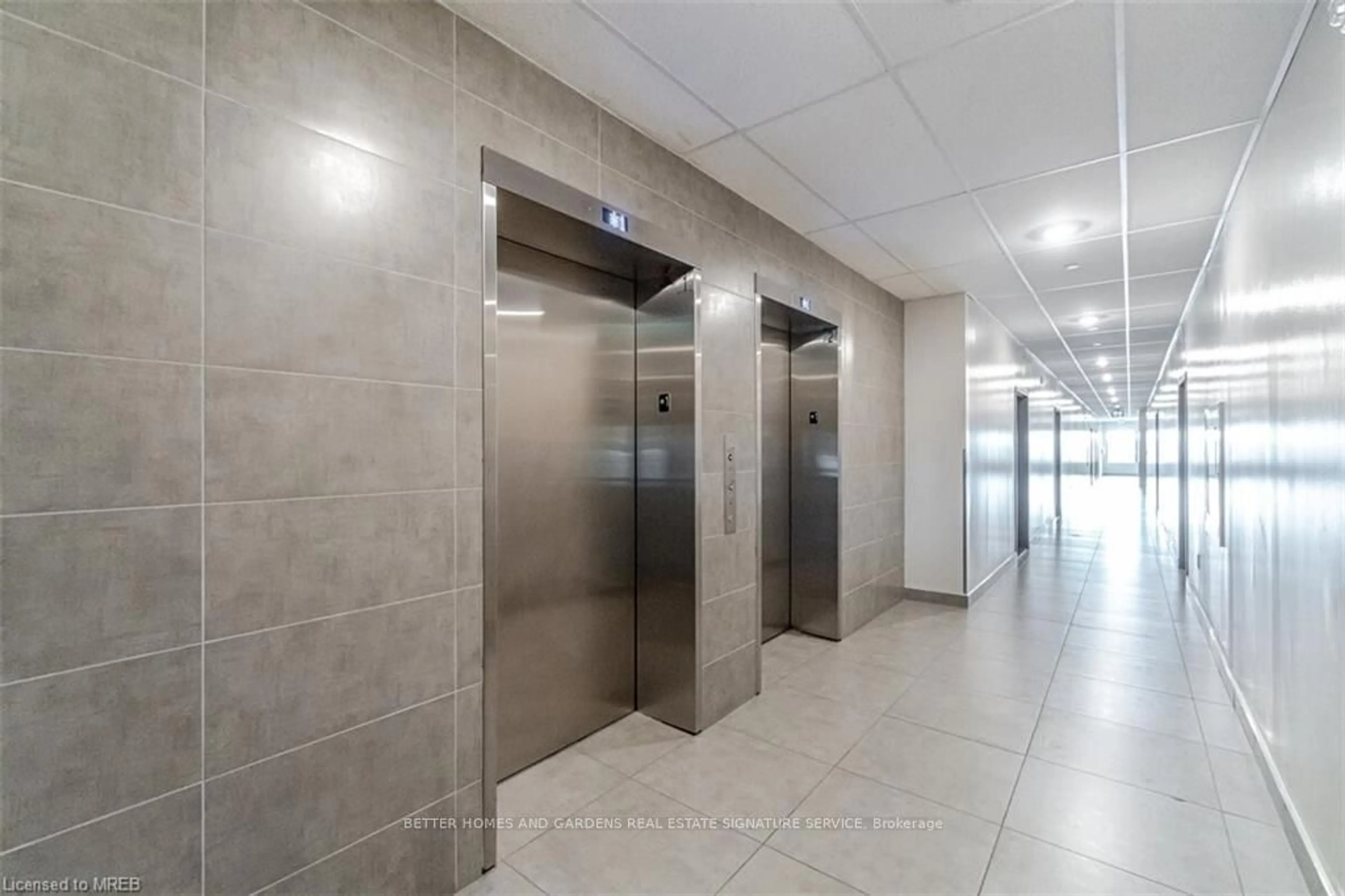 Indoor foyer for 716 Main St #911, Milton Ontario L9T 3P6