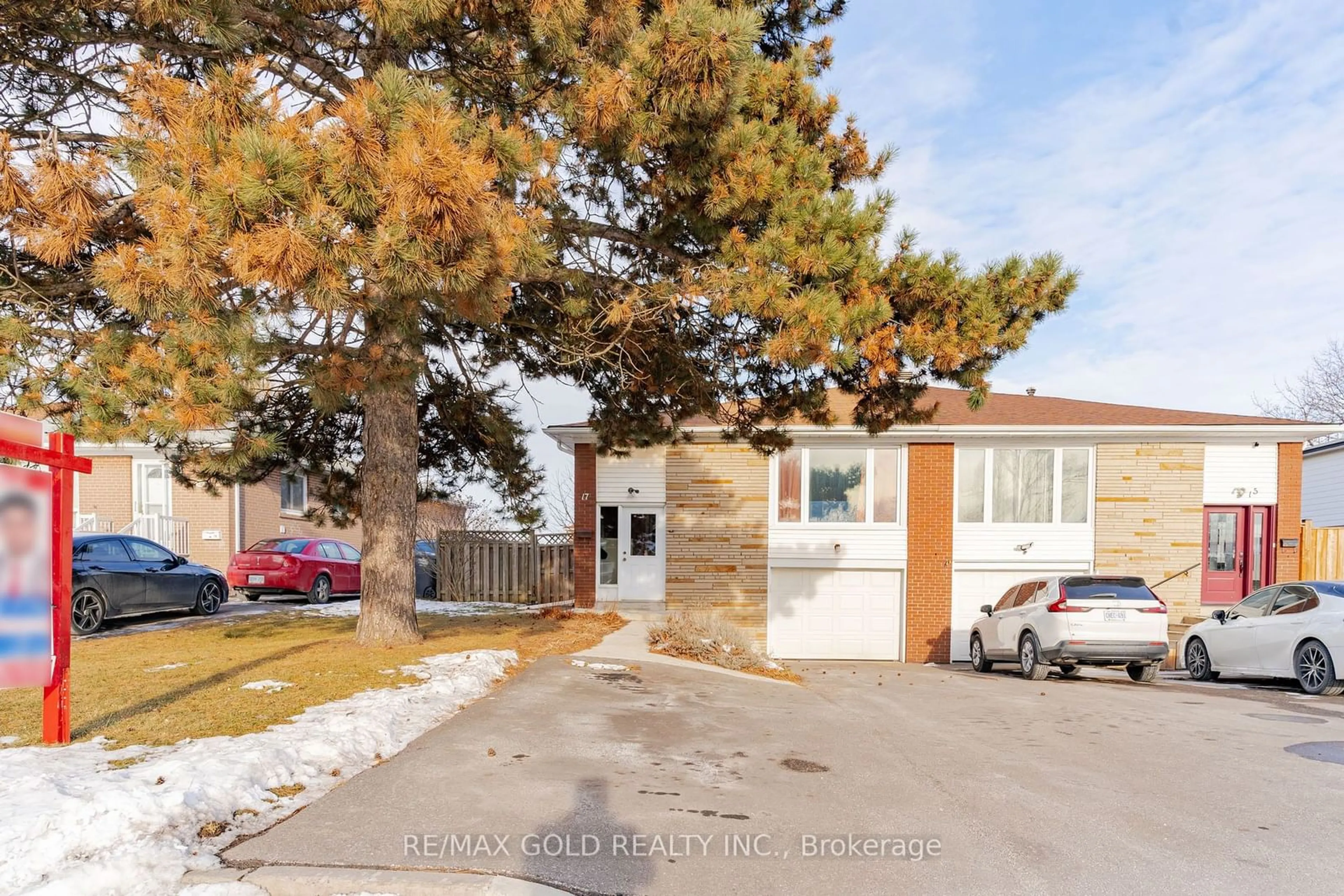 A pic from outside/outdoor area/front of a property/back of a property/a pic from drone, street for 17 Edenridge Dr, Brampton Ontario L6T 3A9