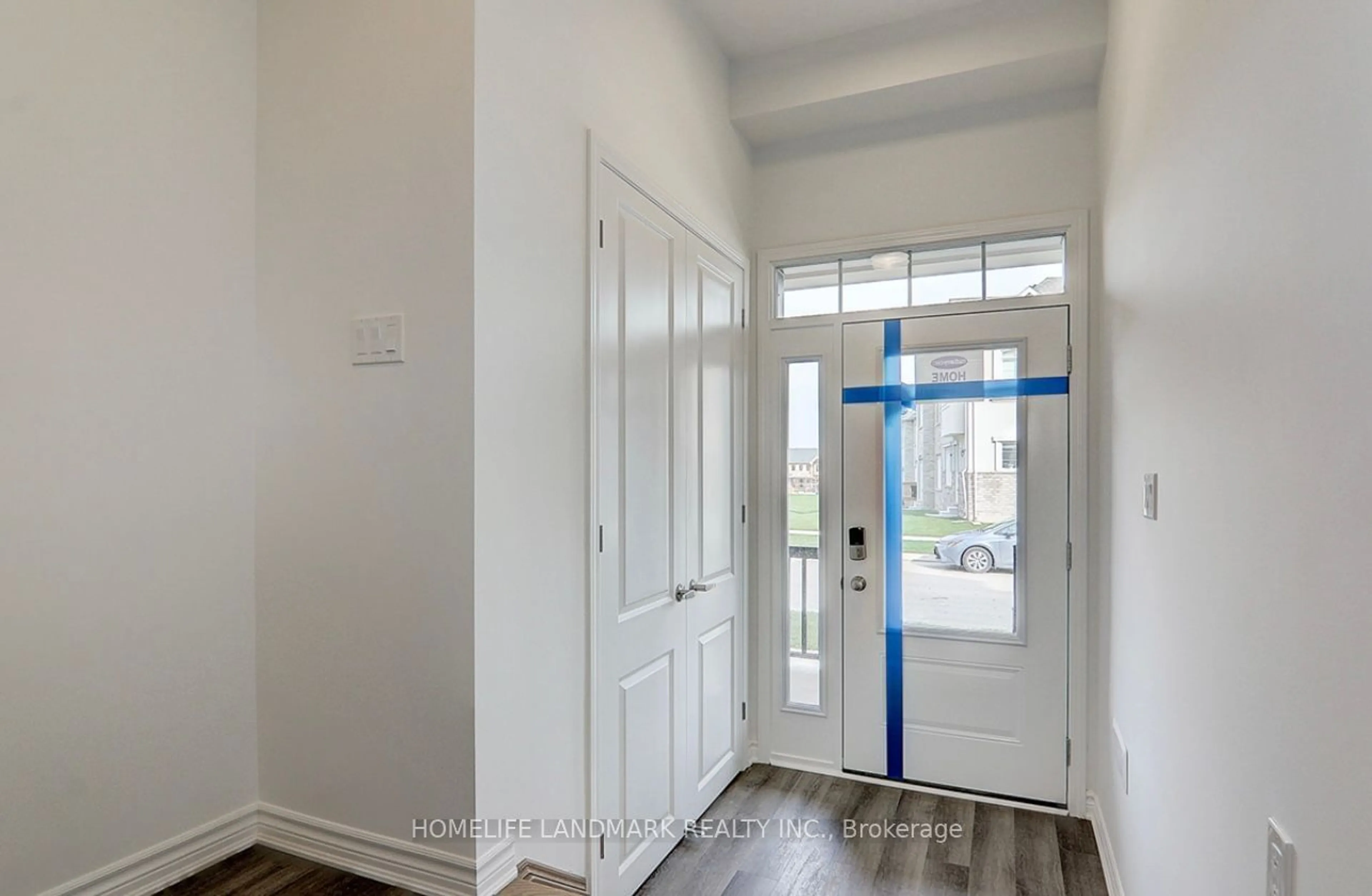 Indoor entryway for 3070 Merrick Rd, Oakville Ontario L6H 7G1