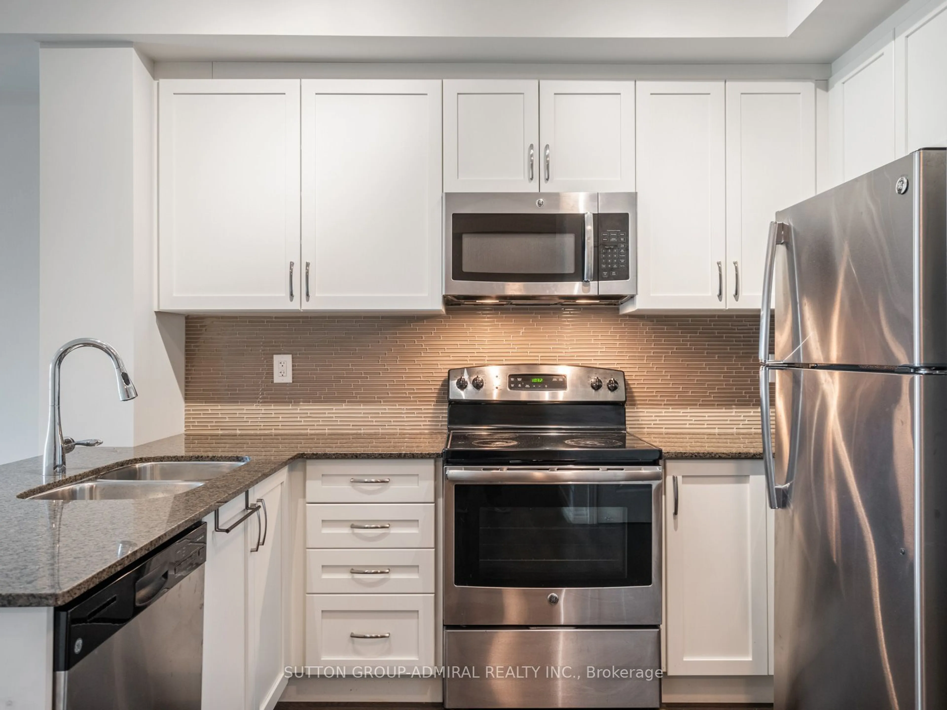 Standard kitchen, unknown for 34 Plains Rd #204, Burlington Ontario L7T 0B9