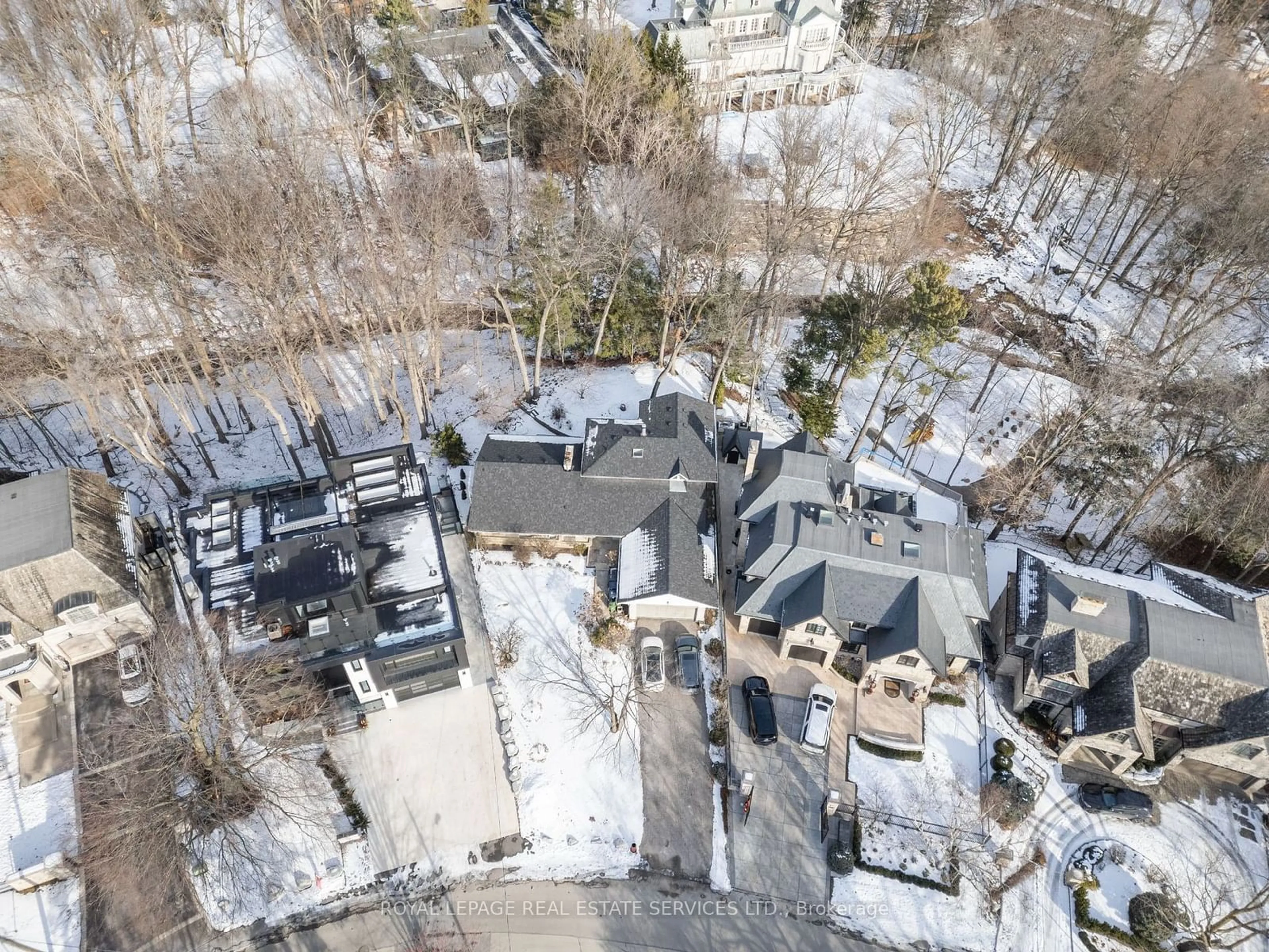 A pic from outside/outdoor area/front of a property/back of a property/a pic from drone, street for 89 Valecrest Dr, Toronto Ontario M9A 4P5