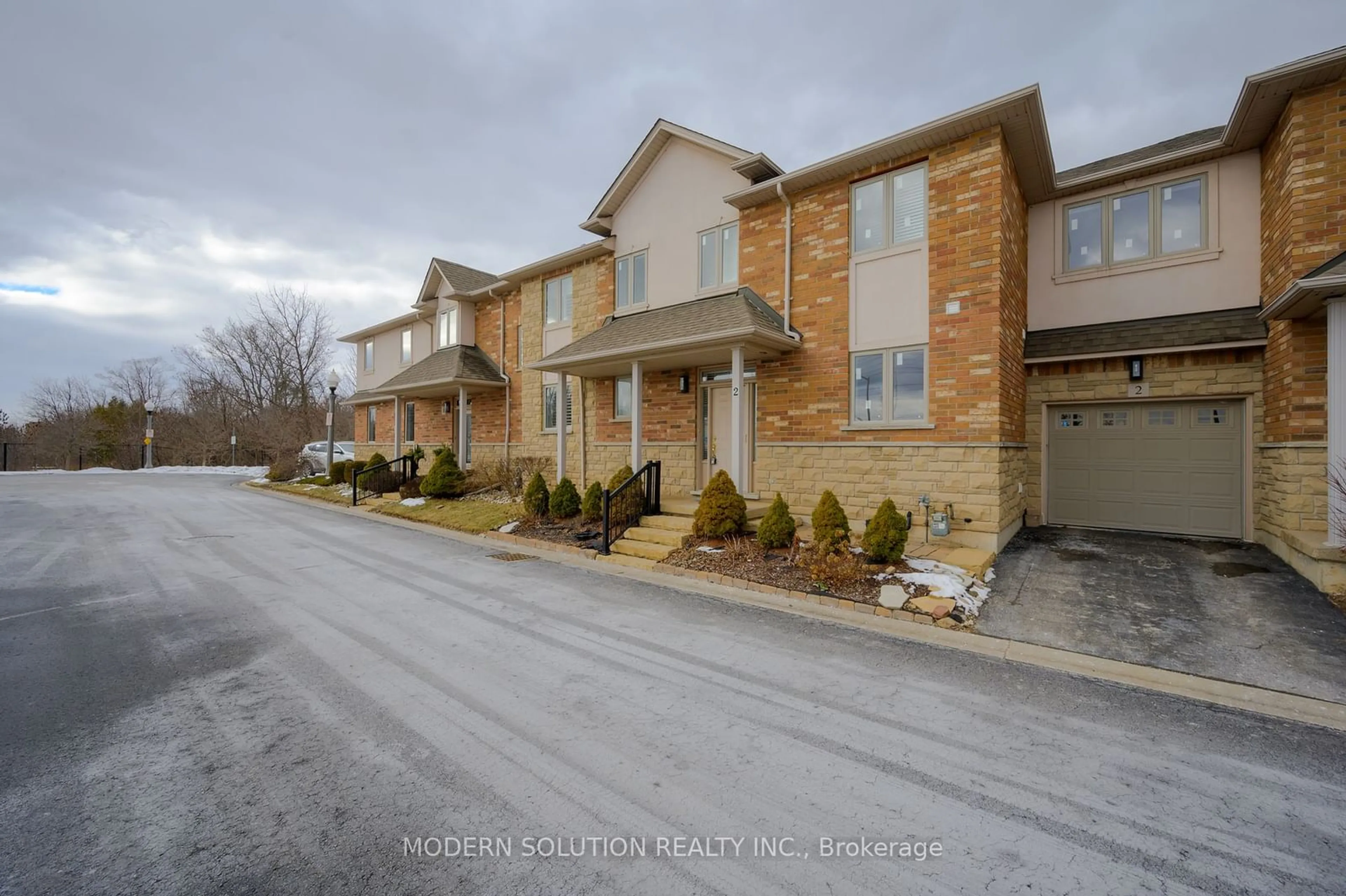 A pic from outside/outdoor area/front of a property/back of a property/a pic from drone, street for 5151 Upper Middle Rd #2, Burlington Ontario L7L 7C8