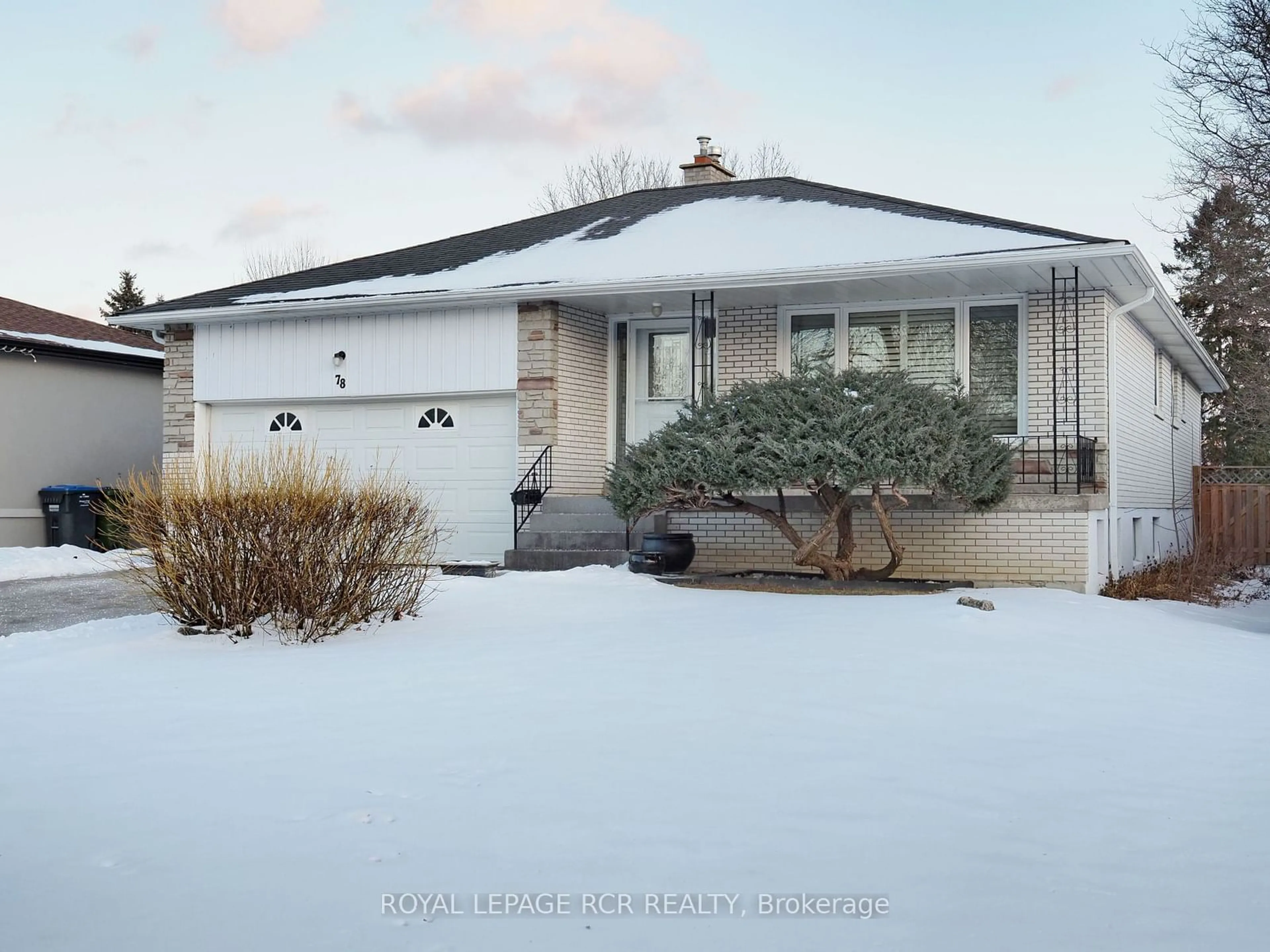 A pic from outside/outdoor area/front of a property/back of a property/a pic from drone, street for 78 Birchview Cres, Caledon Ontario L7E 3W9