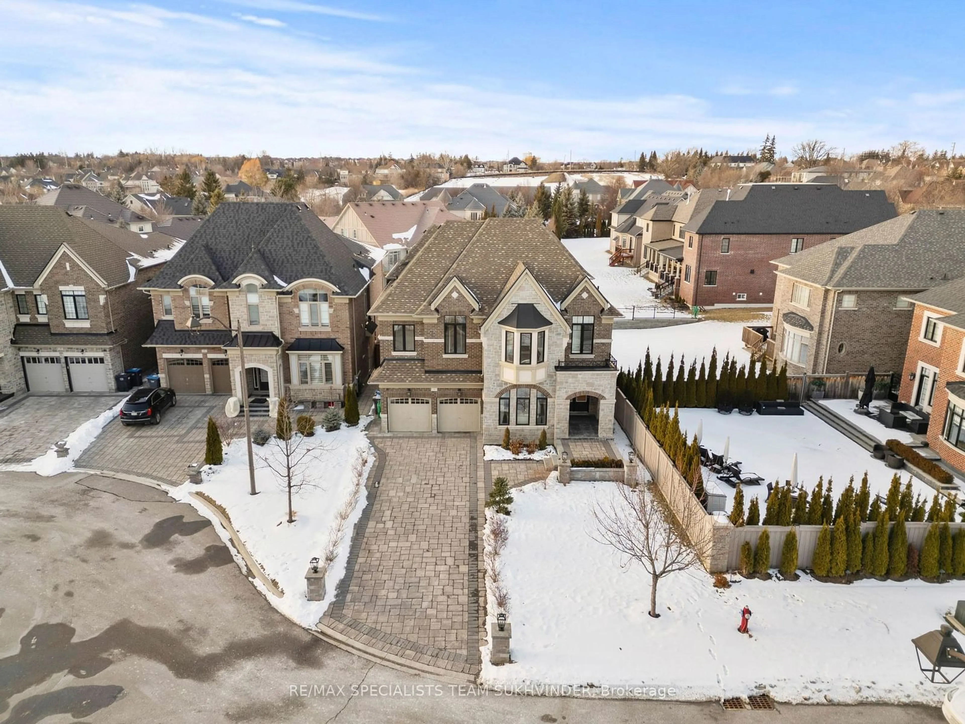 A pic from outside/outdoor area/front of a property/back of a property/a pic from drone, street for 51 Classic Dr, Brampton Ontario L6Y 5H3