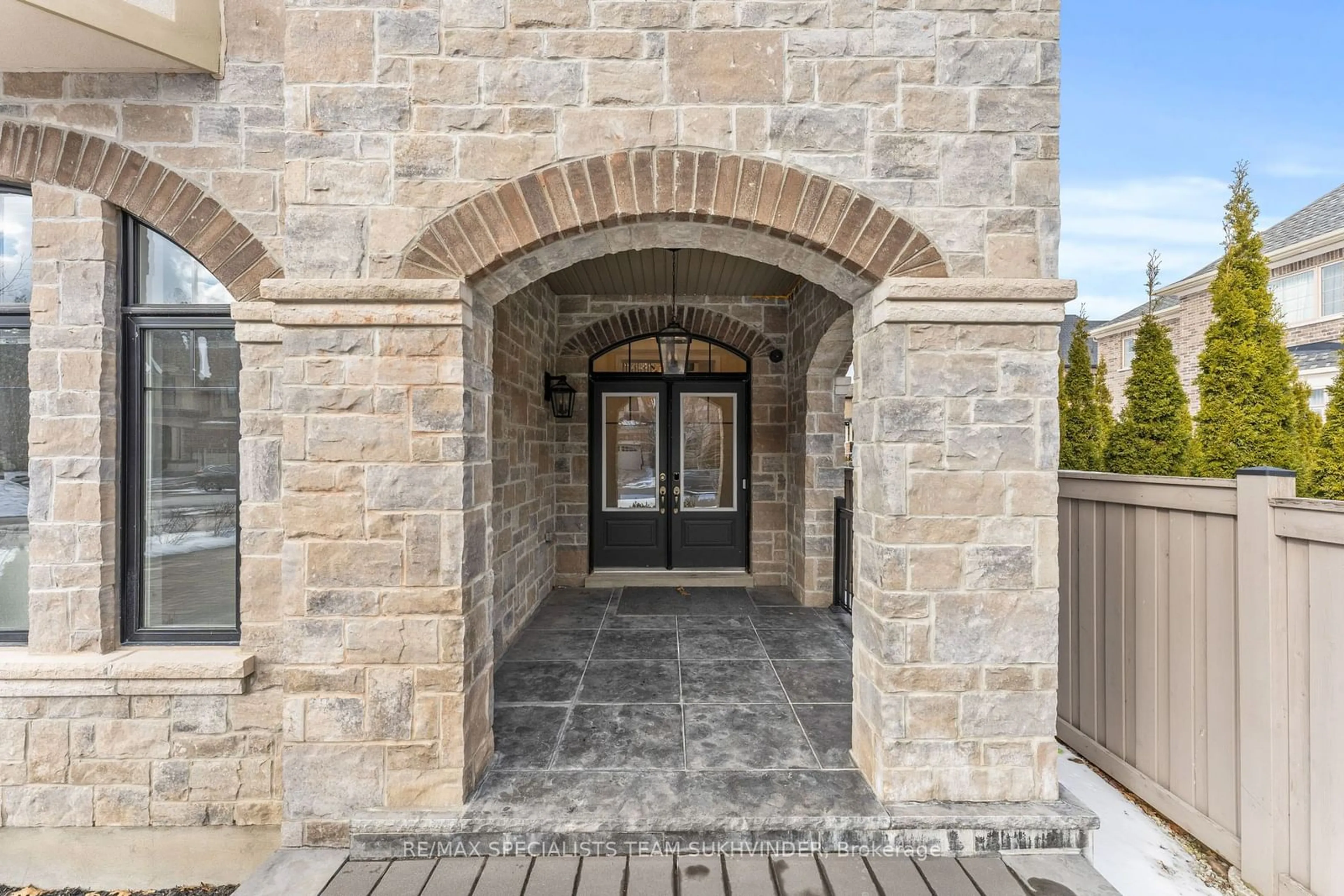 Indoor entryway for 51 Classic Dr, Brampton Ontario L6Y 5H3