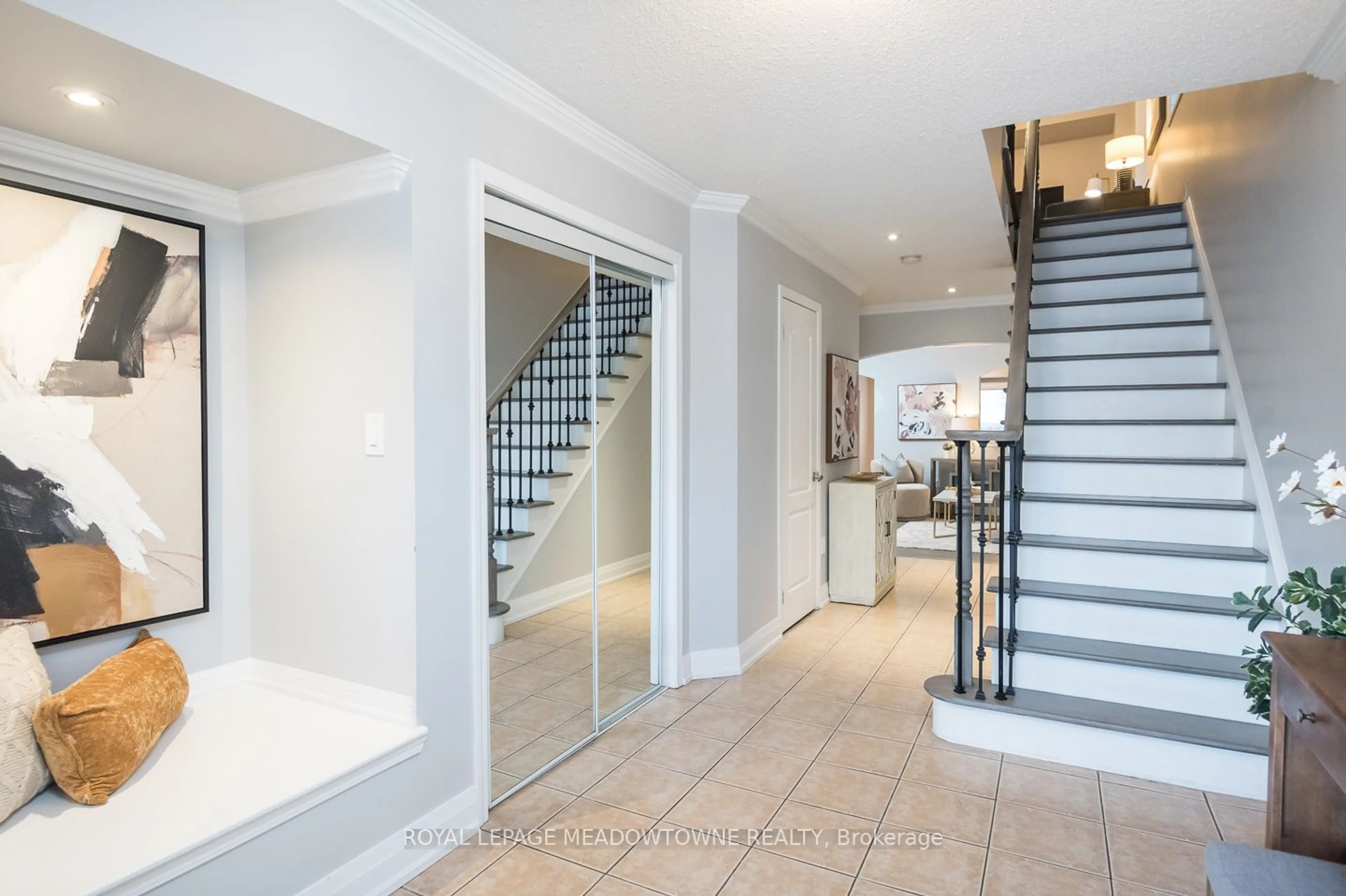 Indoor entryway for 311 Pringle Ave, Milton Ontario L9T 7N1