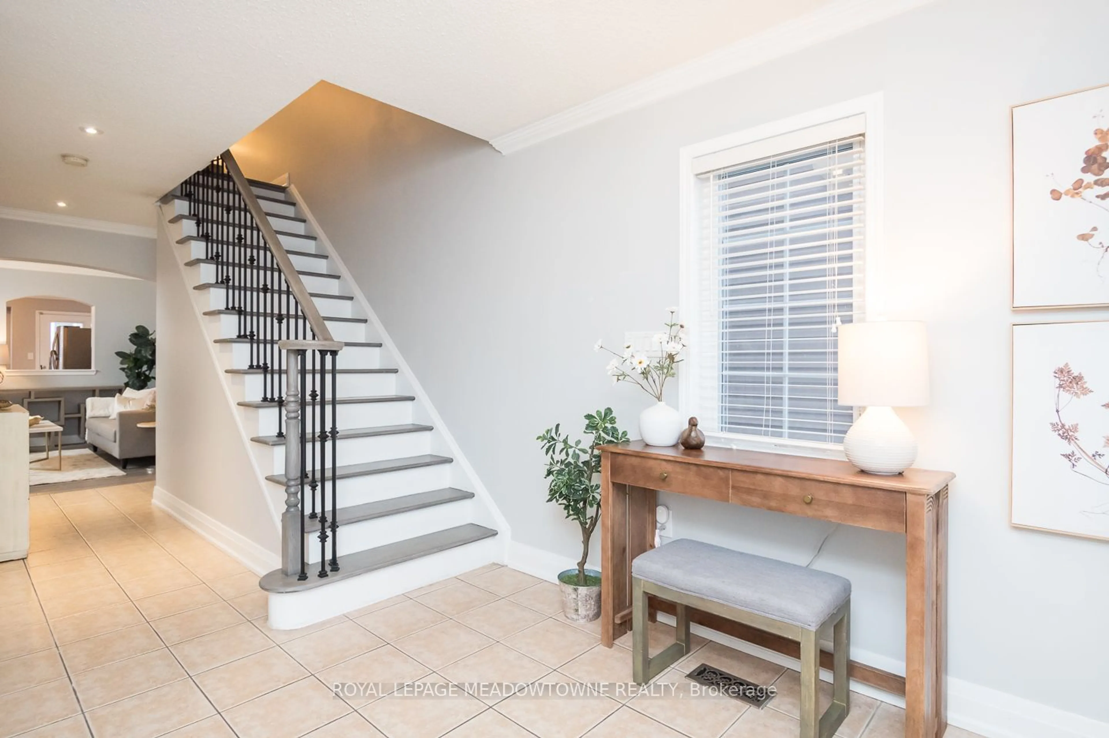 Indoor entryway for 311 Pringle Ave, Milton Ontario L9T 7N1