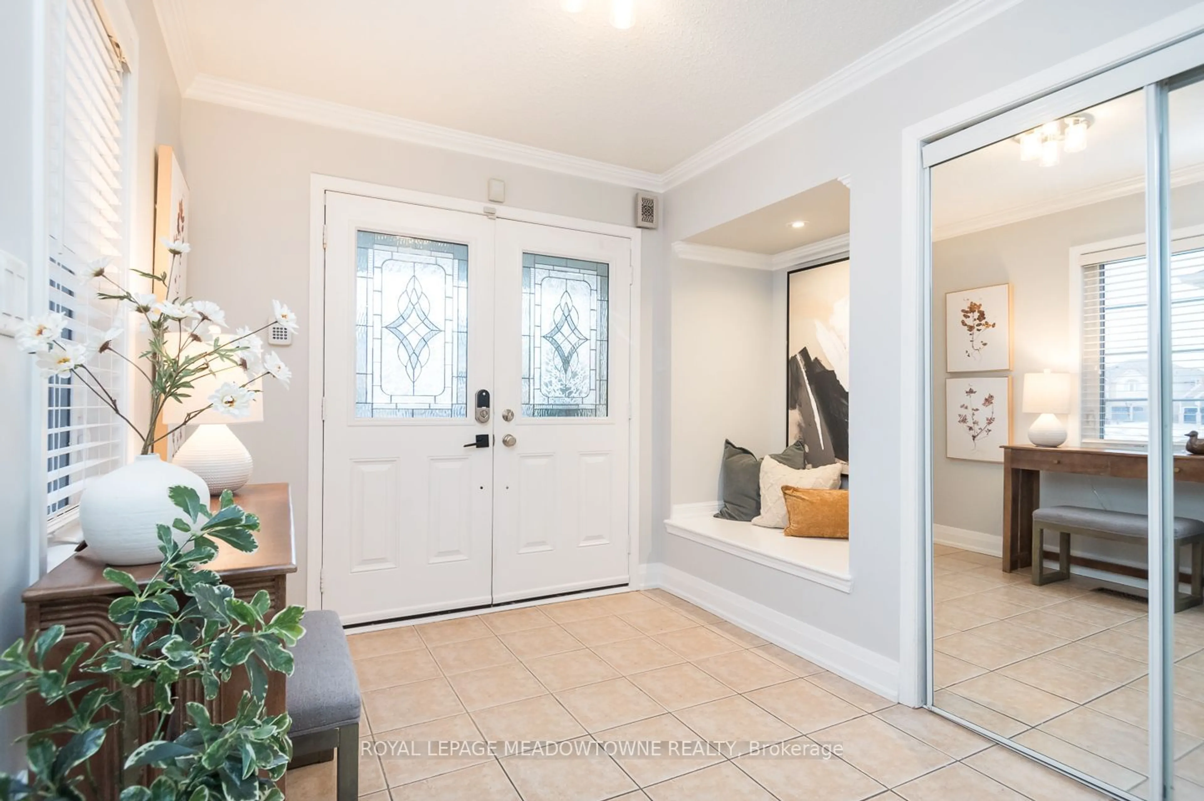 Indoor entryway for 311 Pringle Ave, Milton Ontario L9T 7N1