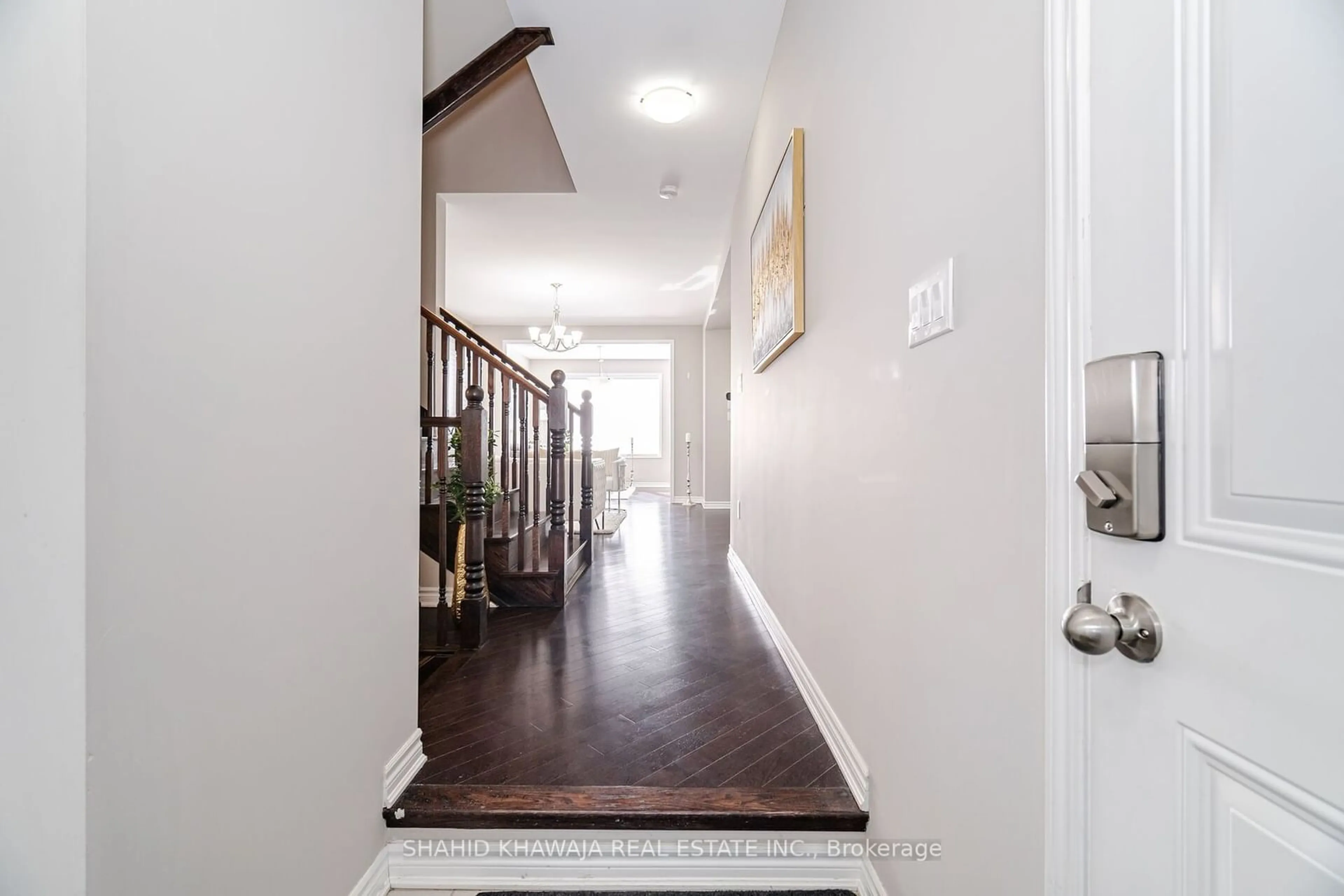 Indoor entryway for 1340 Rose Way, Milton Ontario L9T 7E7