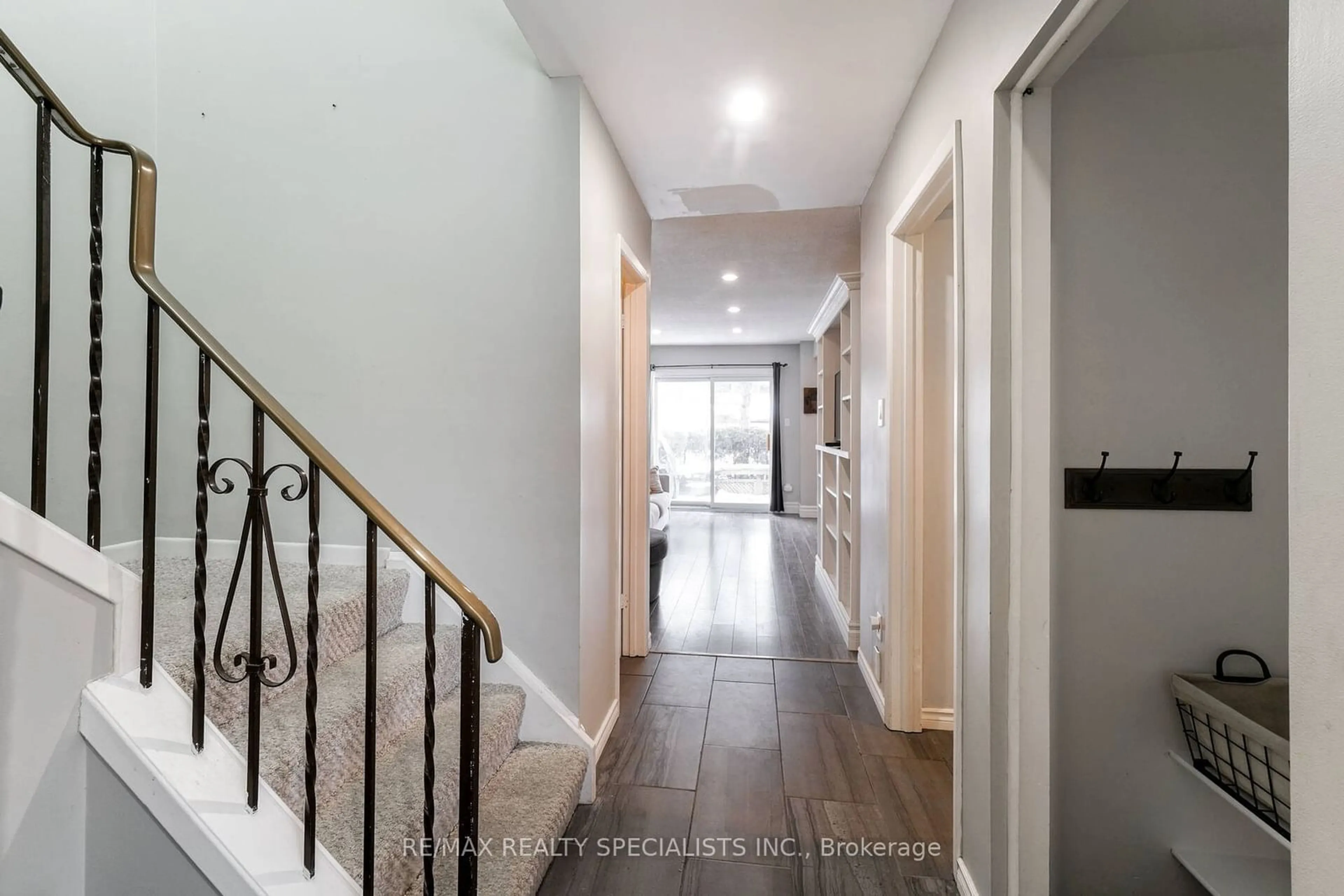 Indoor entryway for 661 Childs Dr #55, Milton Ontario L9T 3V7