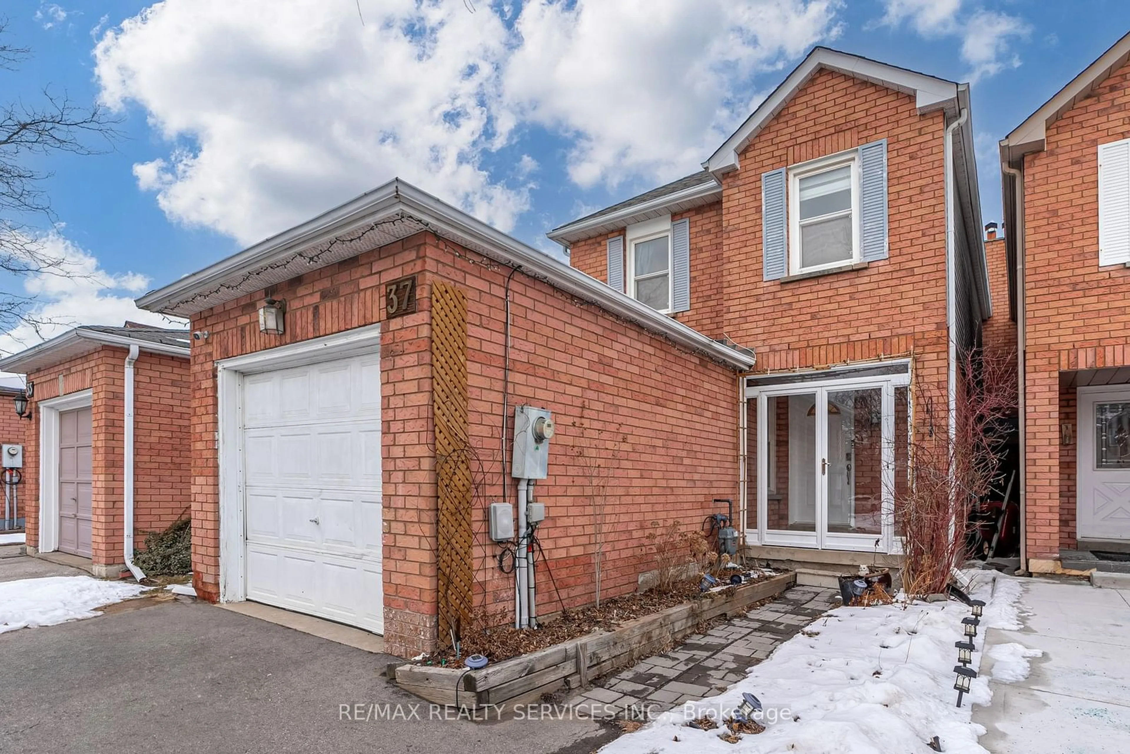 Home with brick exterior material, street for 37 Solway Ave, Brampton Ontario L6Z 4E4