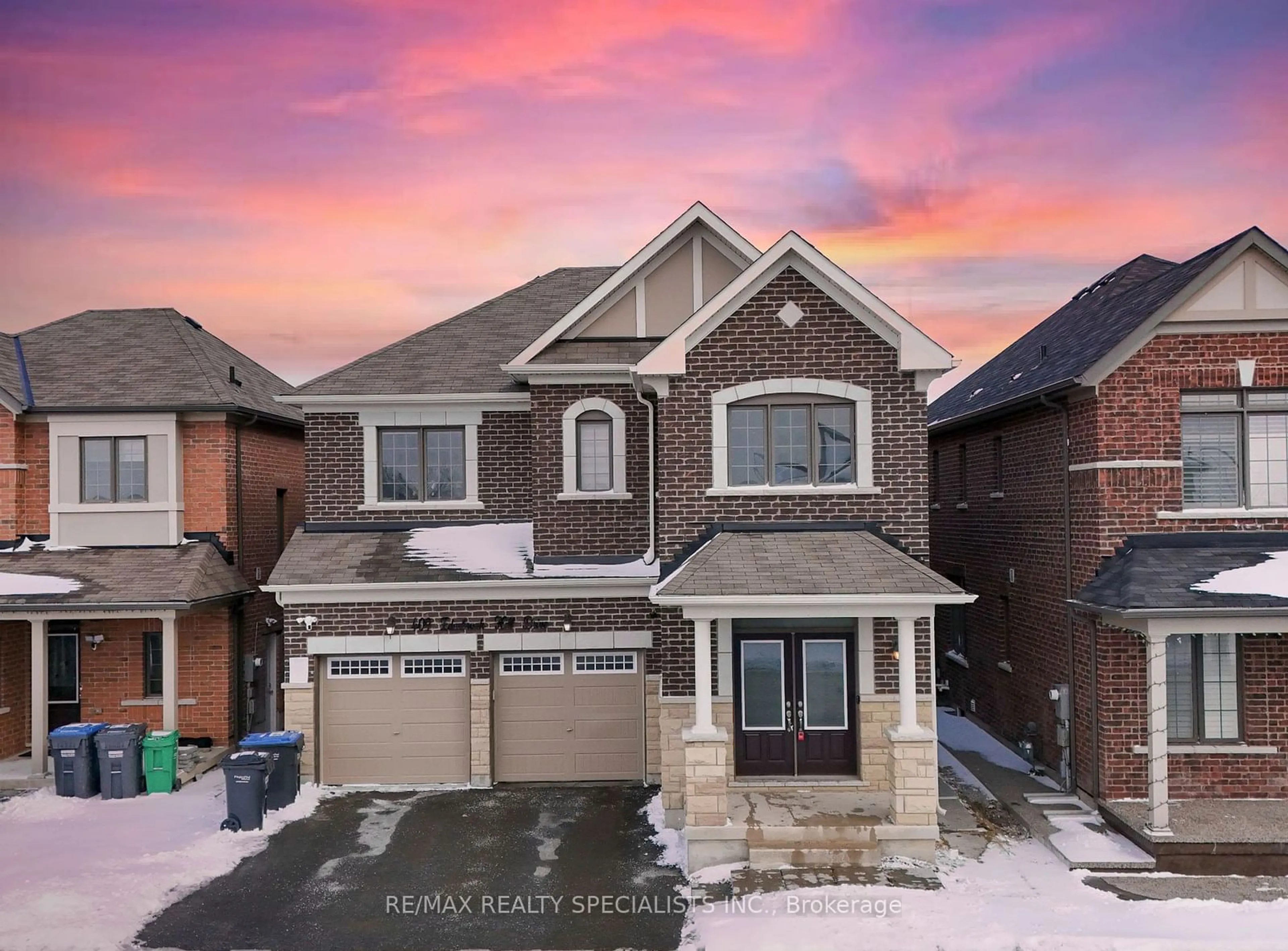 A pic from outside/outdoor area/front of a property/back of a property/a pic from drone, street for 409 Edenbrook Hill Dr, Brampton Ontario L7A 5E8