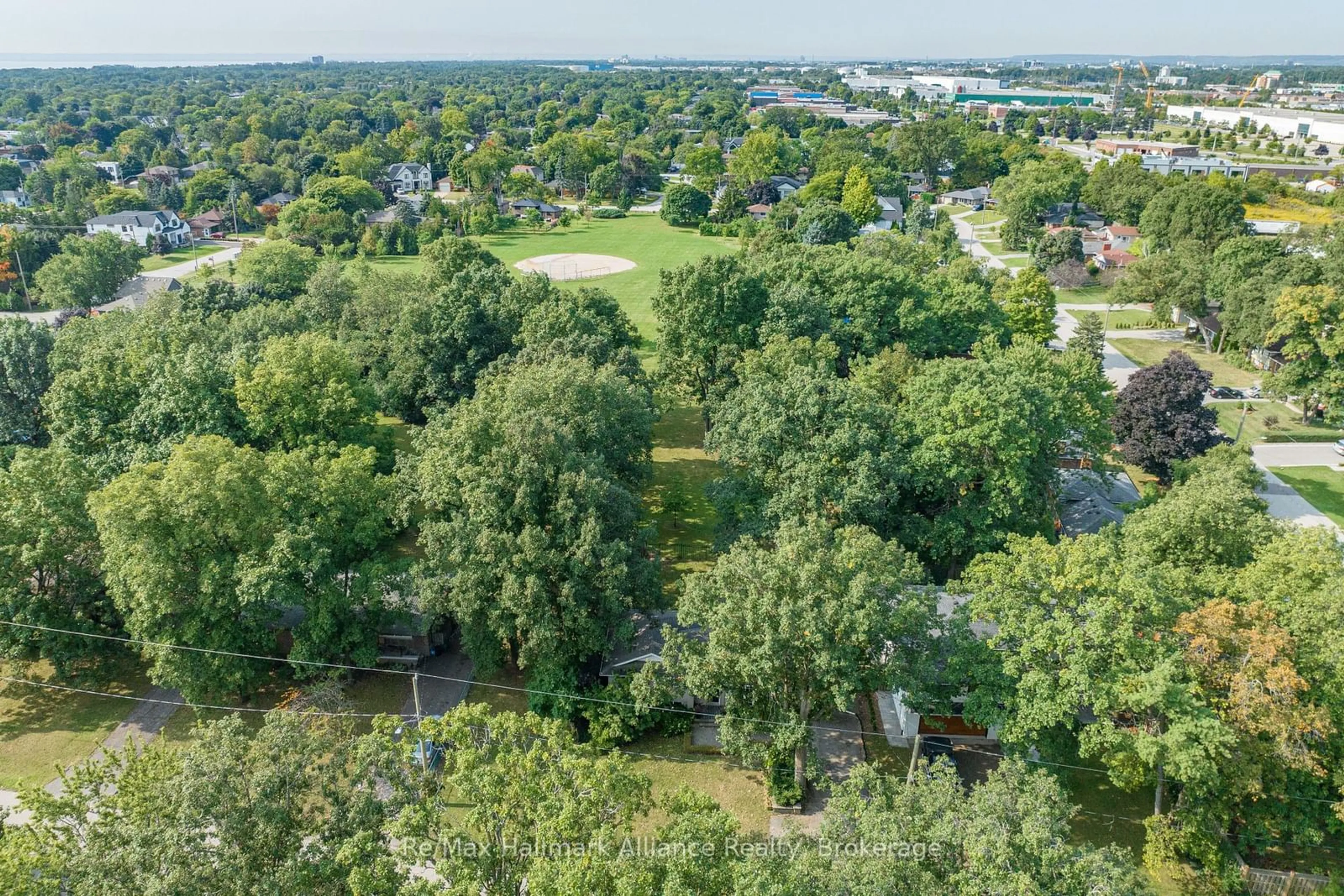 A pic from outside/outdoor area/front of a property/back of a property/a pic from drone, unknown for 548 Swann Dr, Oakville Ontario L6L 3X1