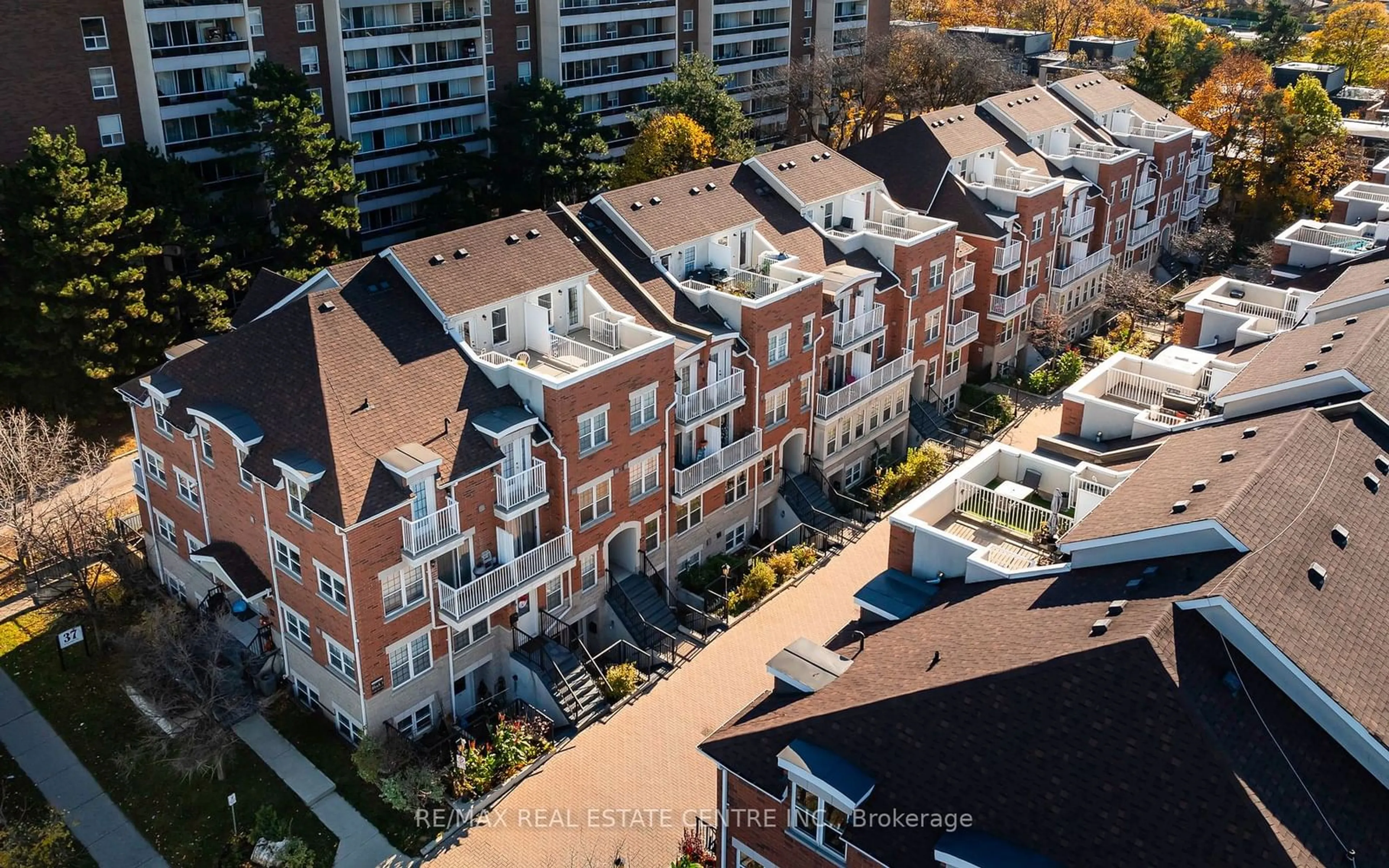 A pic from outside/outdoor area/front of a property/back of a property/a pic from drone, city buildings view from balcony for 37 Four Winds Dr #108, Toronto Ontario M3J 1K7