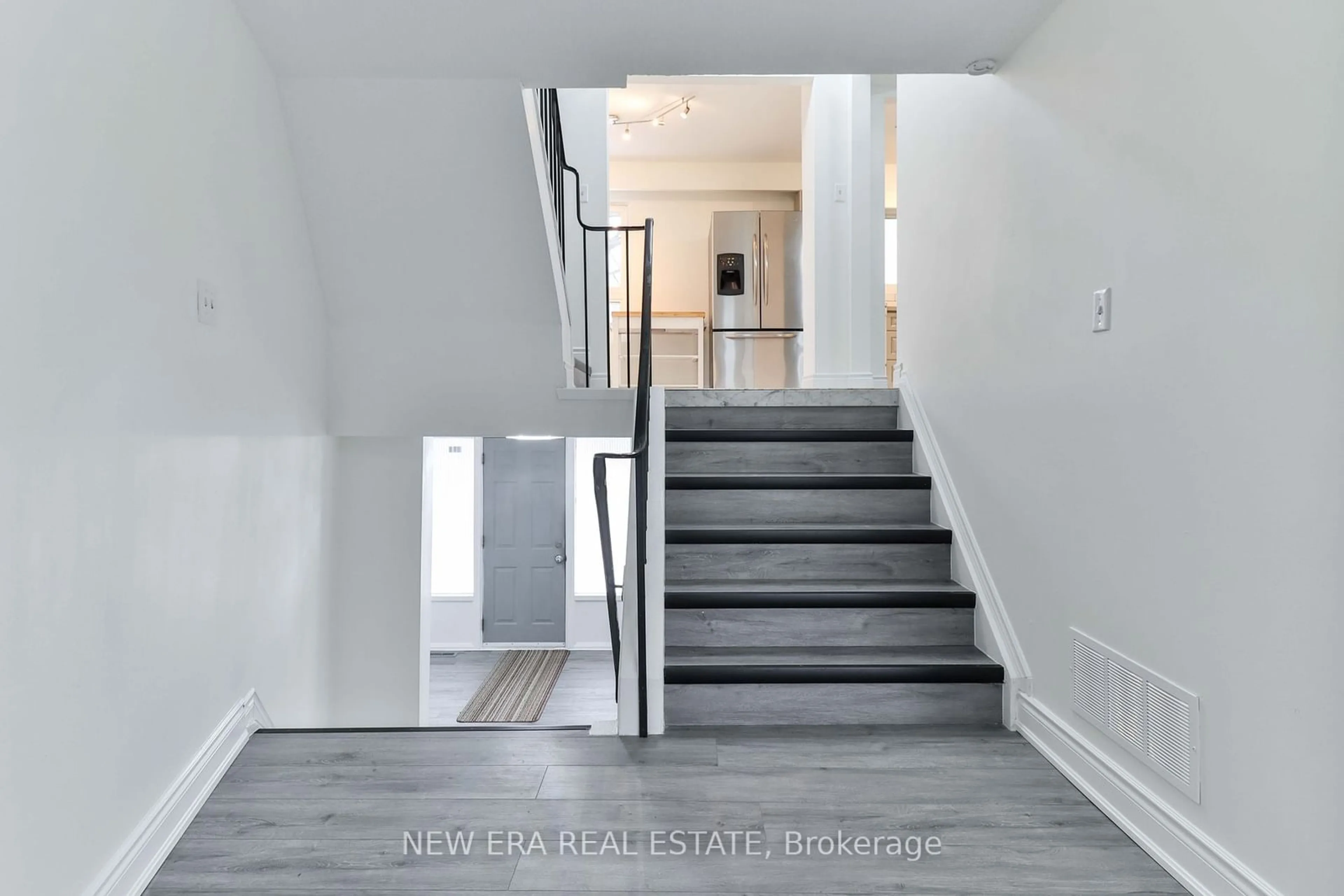 Stairs for 2315 Bromsgrove Rd #137, Mississauga Ontario L5J 4A6