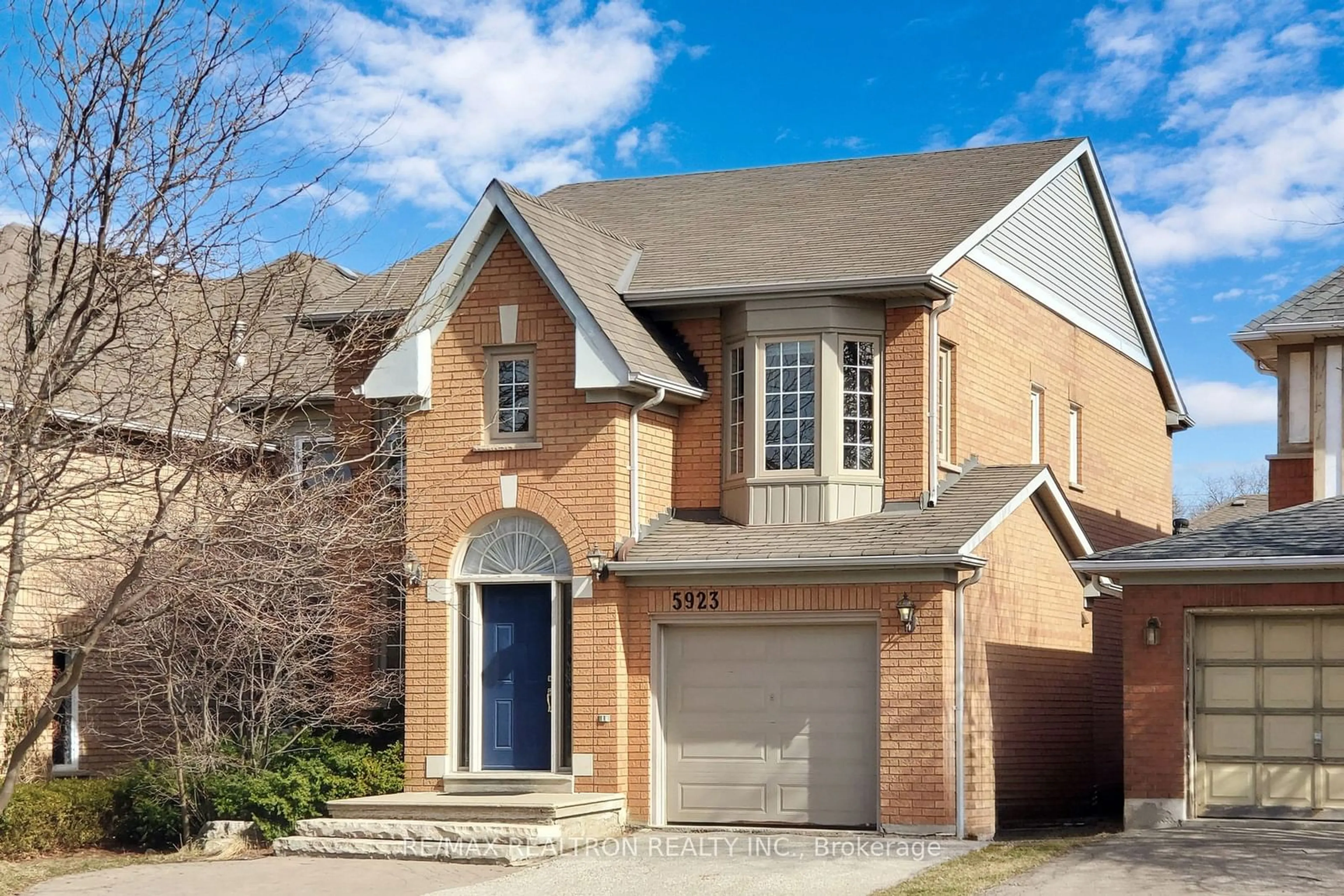 Home with brick exterior material, street for 5923 Leeside Cres, Mississauga Ontario L5M 5L8