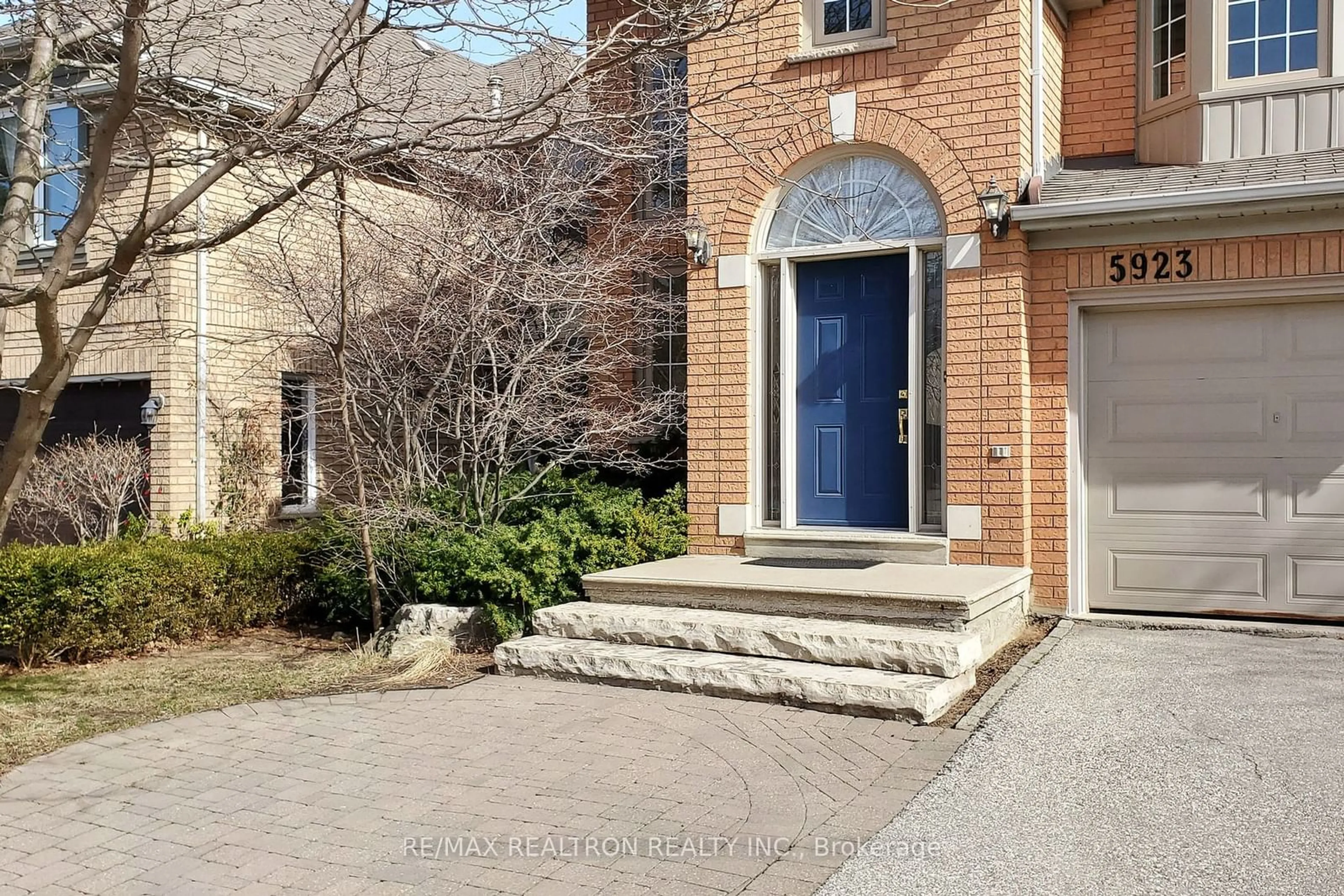 Home with brick exterior material, street for 5923 Leeside Cres, Mississauga Ontario L5M 5L8