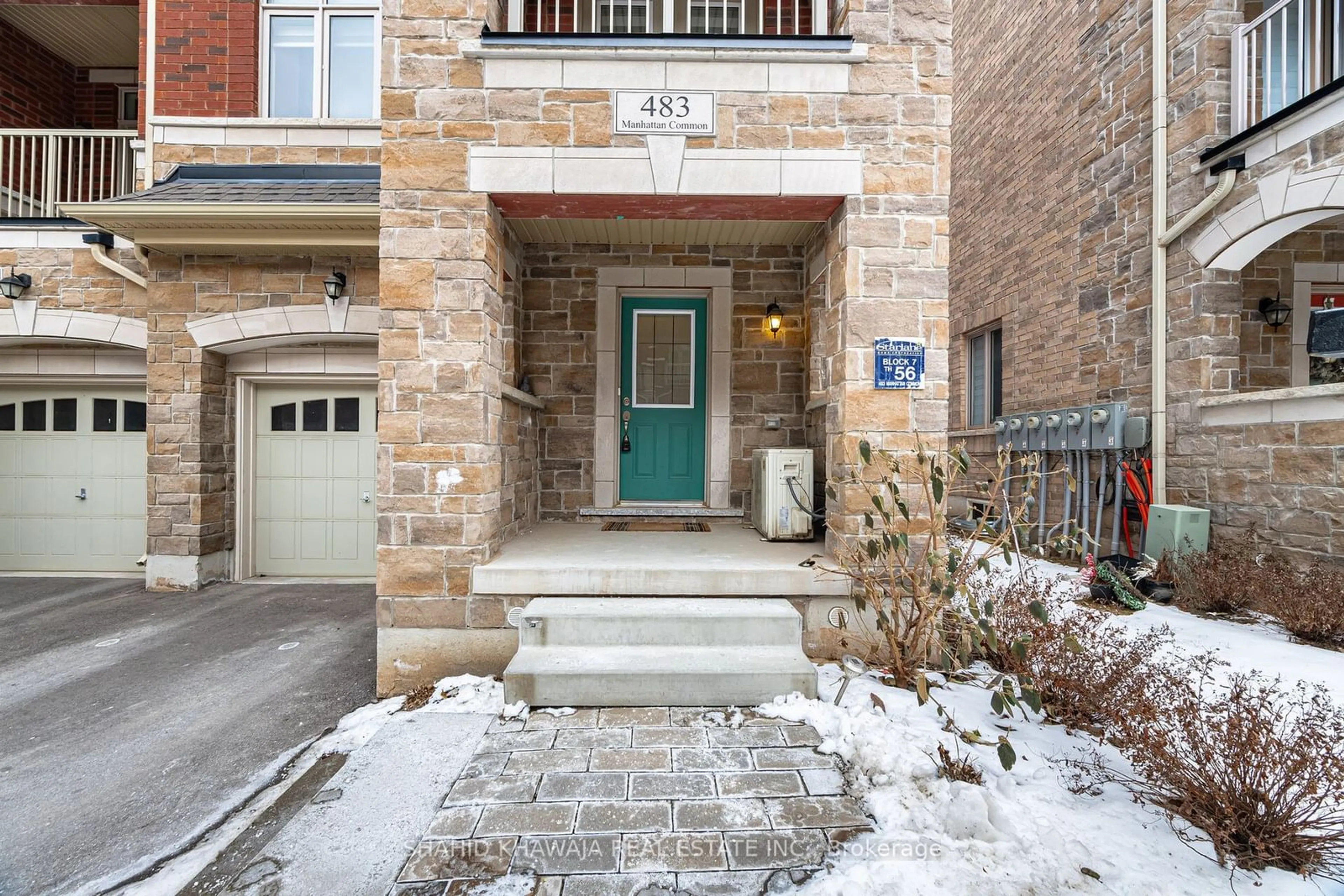 Indoor entryway for 483 Manhattan Common, Oakville Ontario L6H 3P6