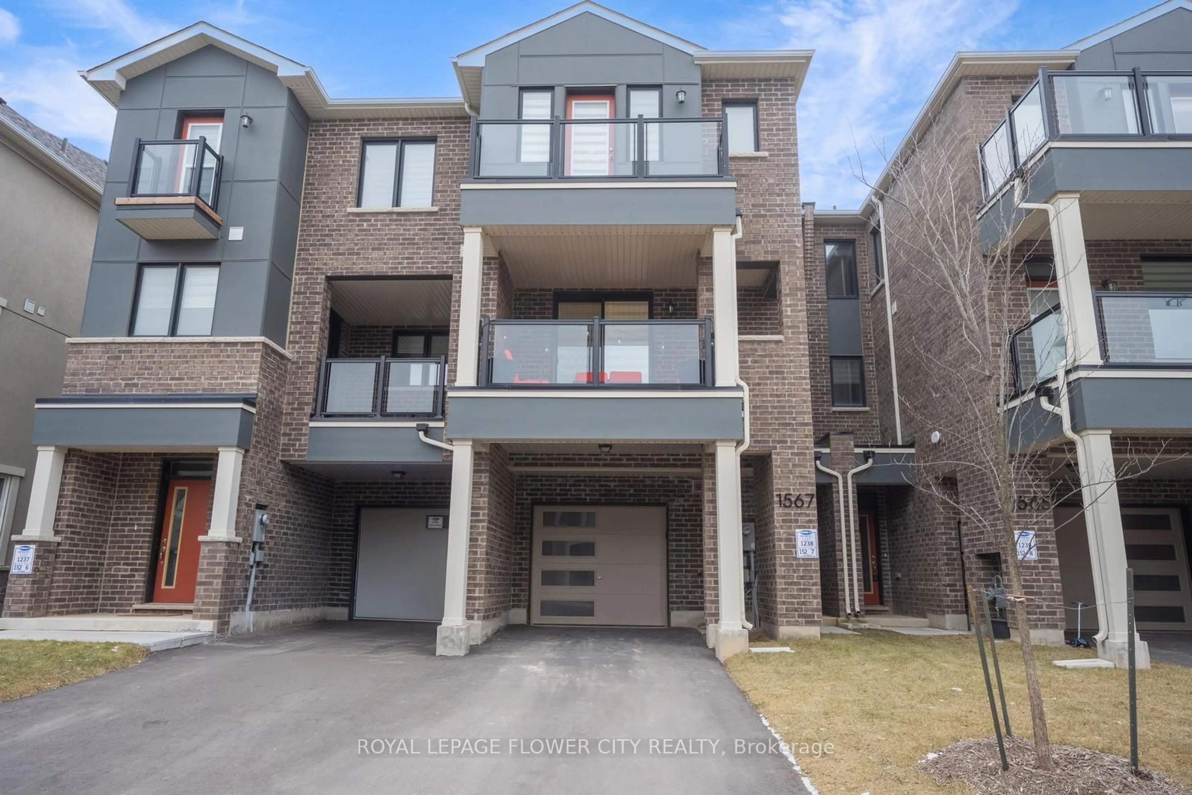 A pic from outside/outdoor area/front of a property/back of a property/a pic from drone, street for 1567 Moira Cres, Milton Ontario L9E 1Y1