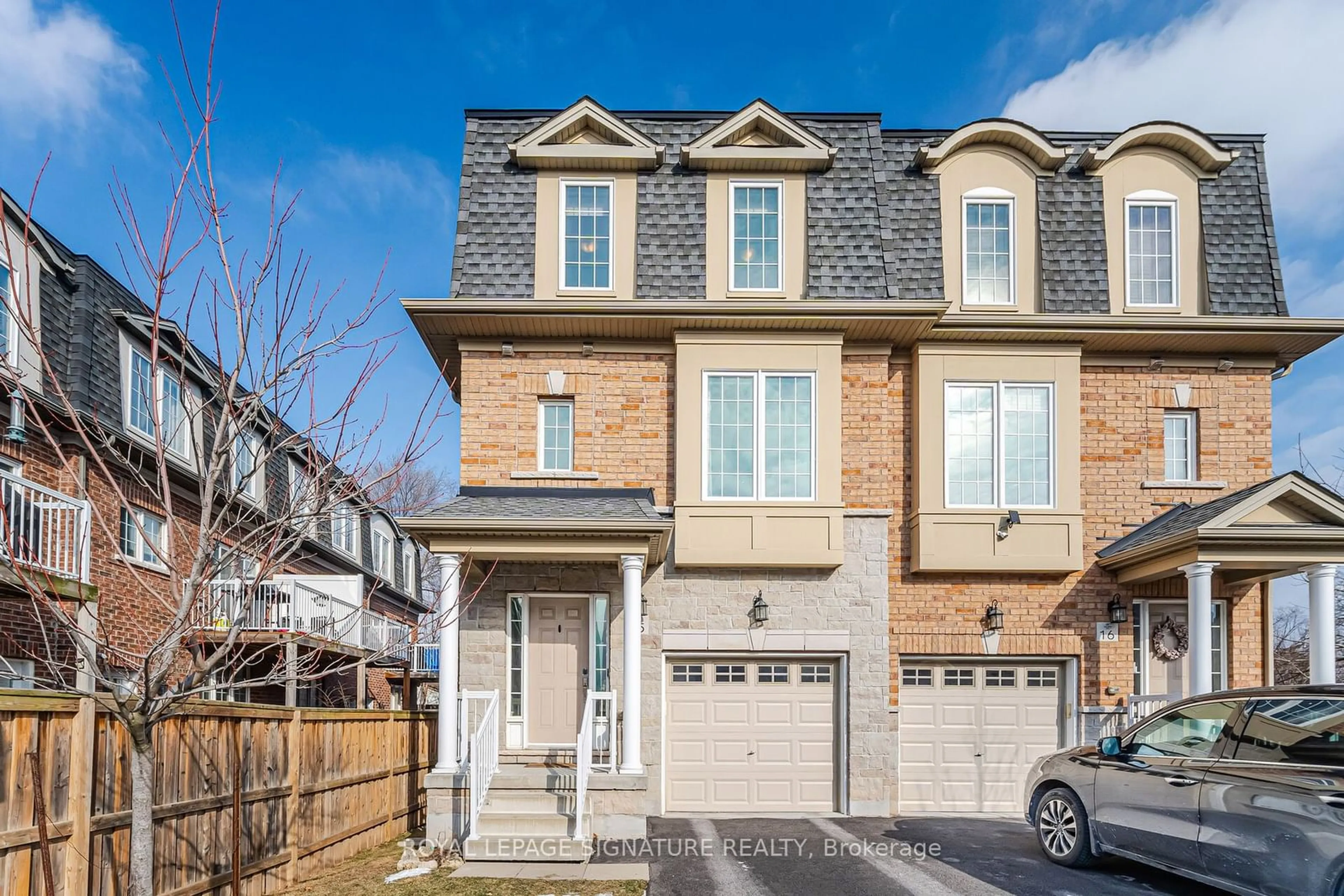 Home with brick exterior material, street for 2220 Queensway Dr #15, Burlington Ontario L7R 0E7