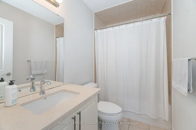 Additional property image - 2220 Queensway Dr Unit 15